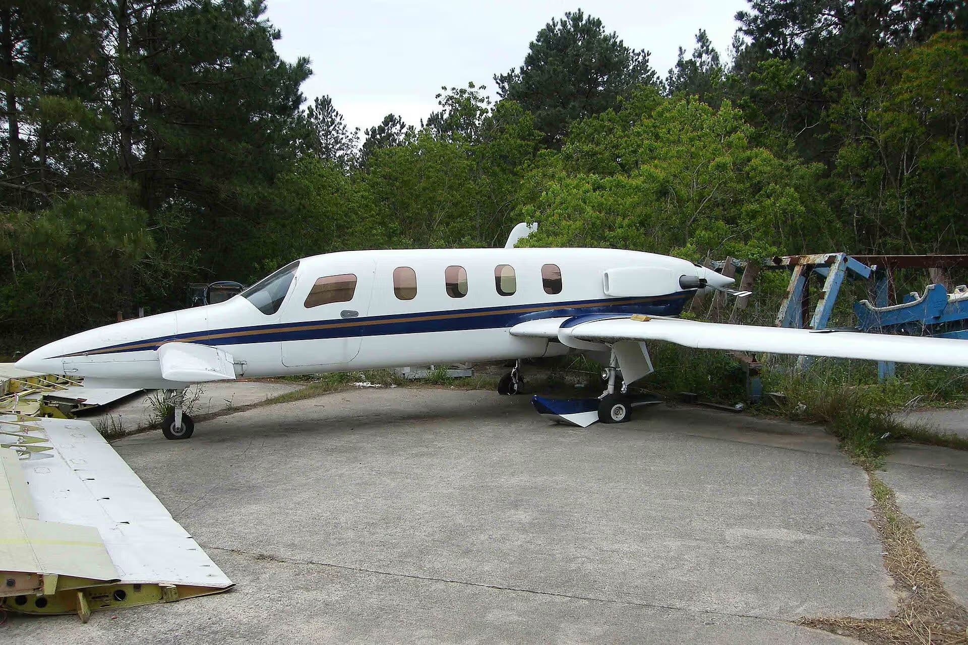 N102JC — Twin-engine aircraft
