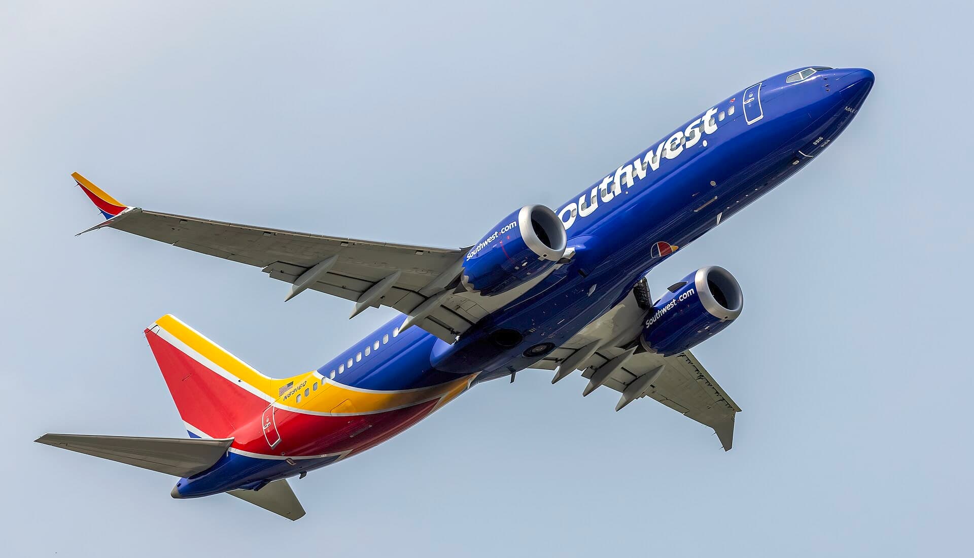 N8916Q — Twin-engine aircraft