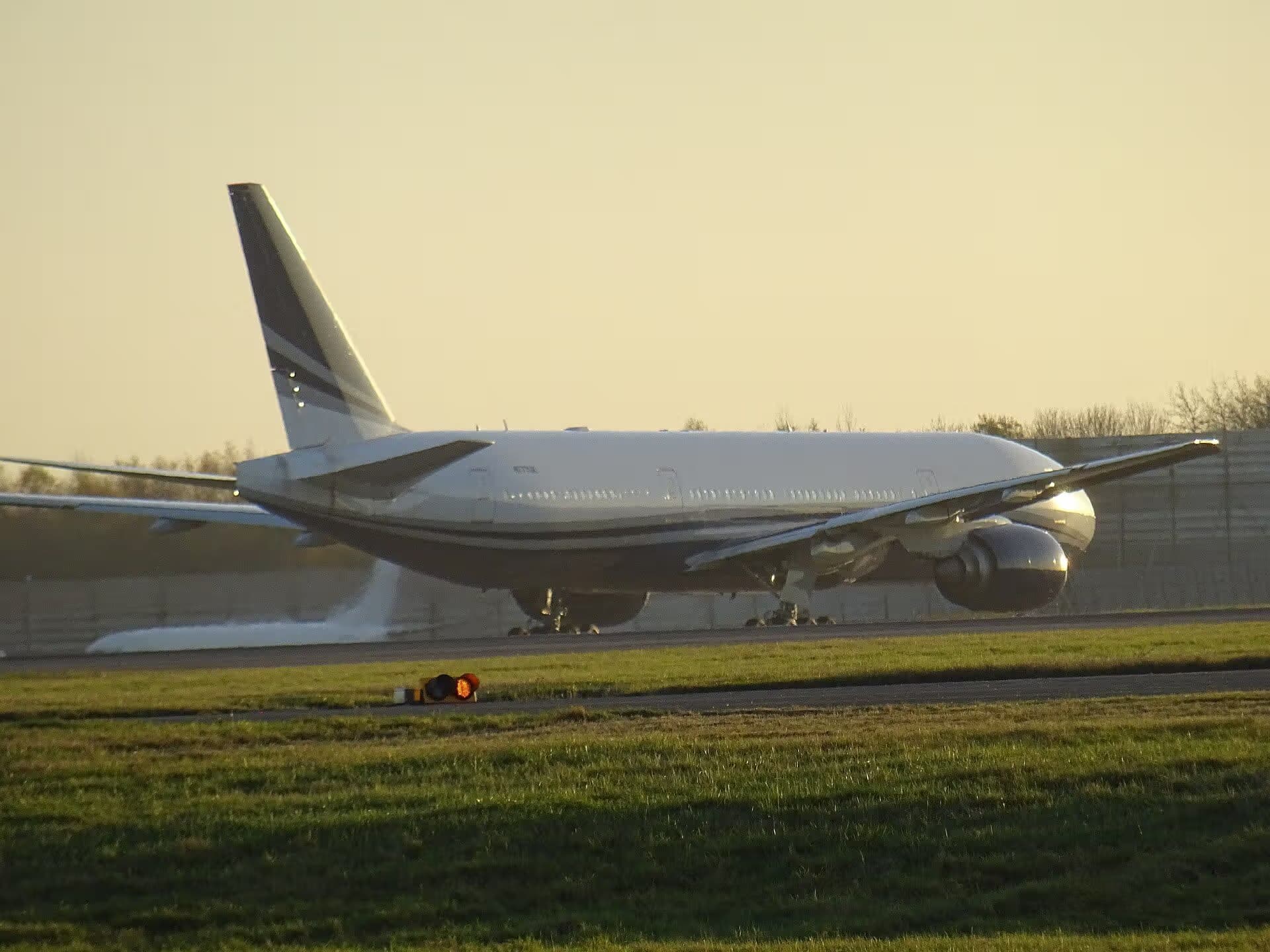 N777UK — Twin-engine aircraft
