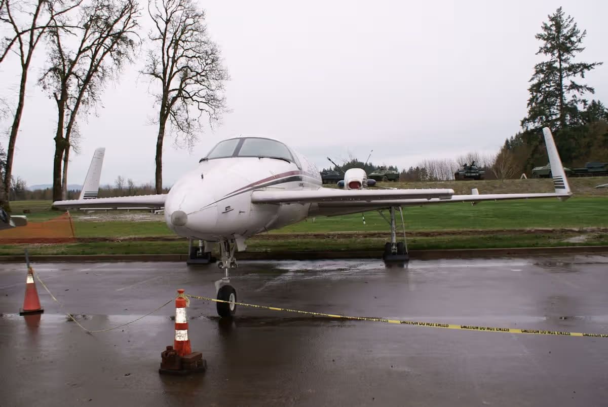 Unidentified — Beechcraft