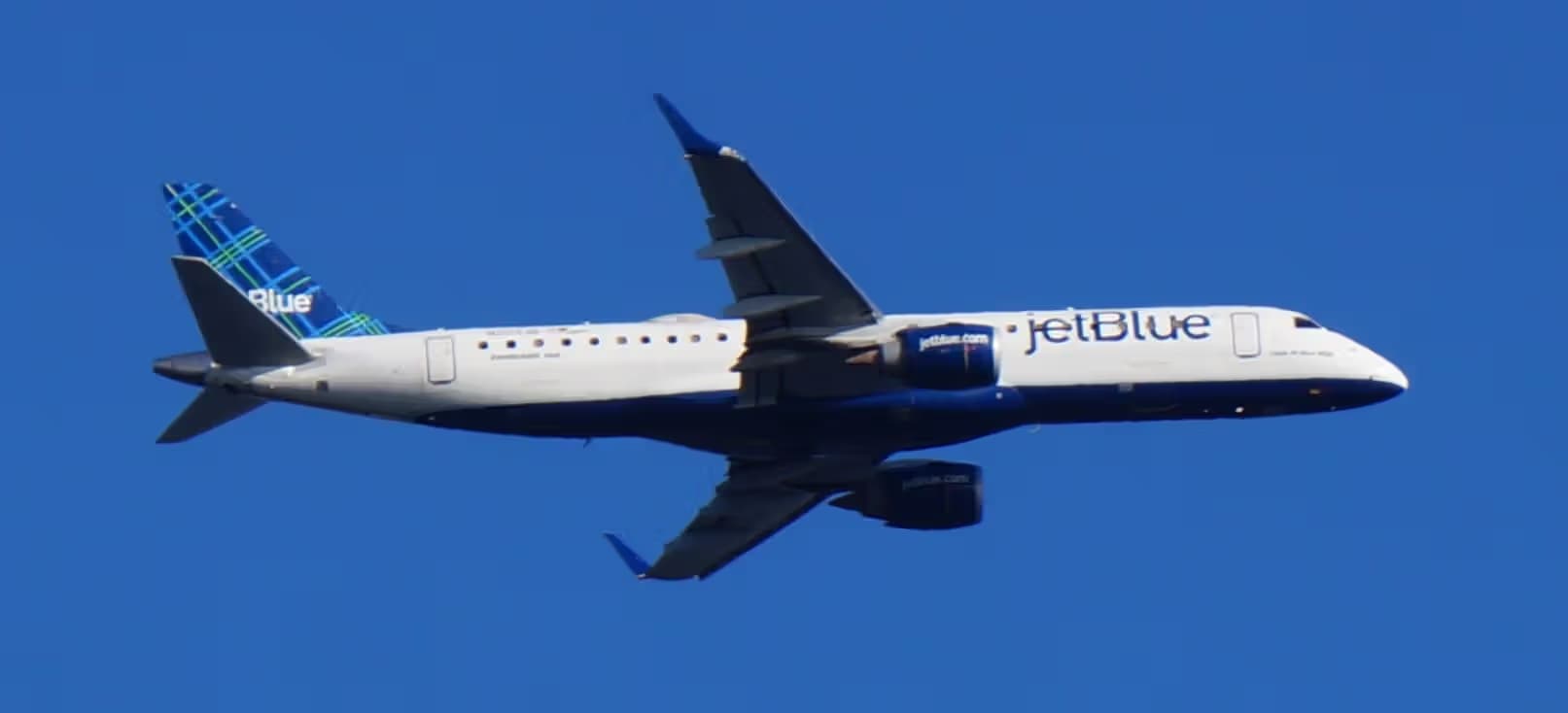 N203JB — Twin-engine aircraft
