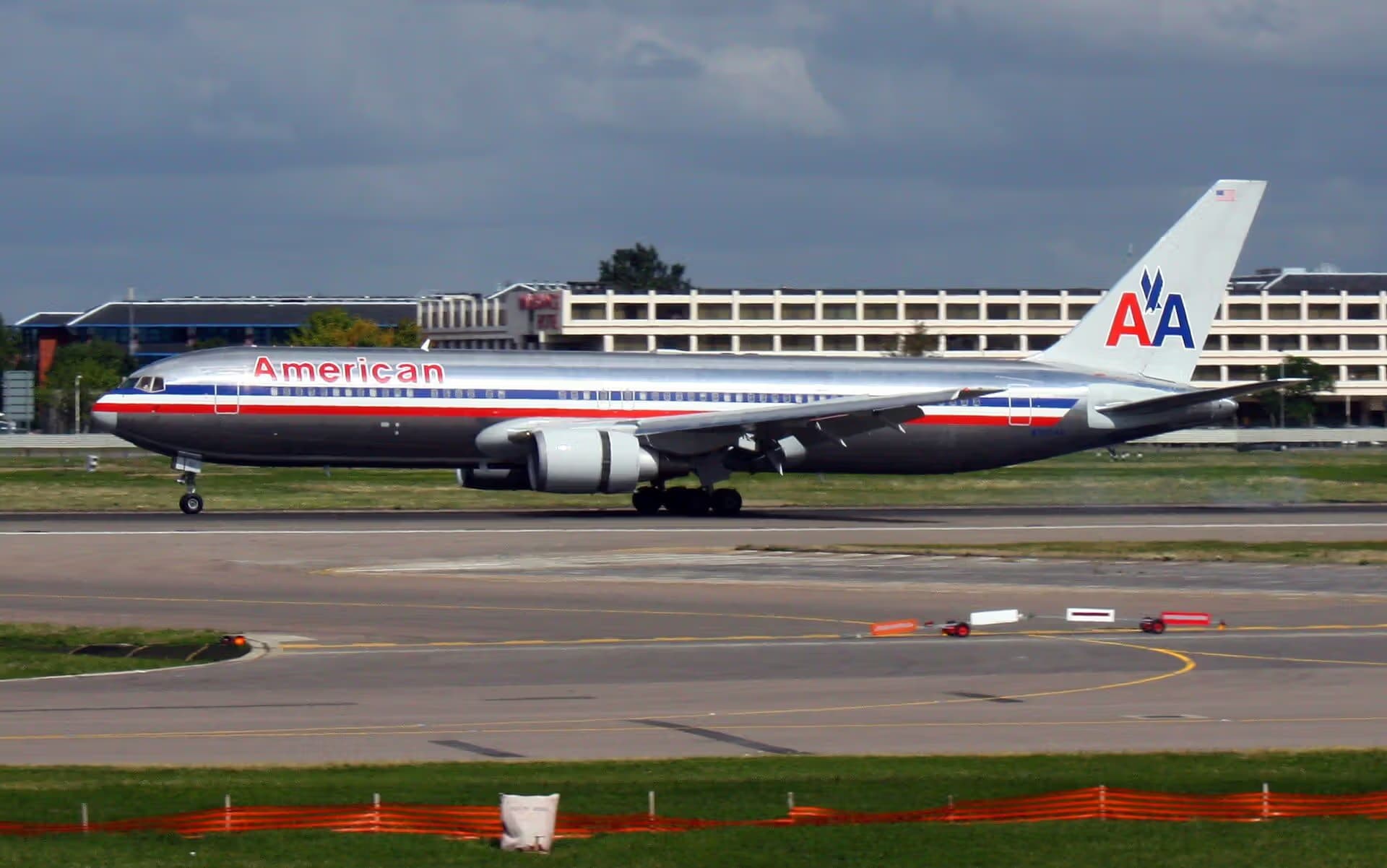 N352AA — Boeing