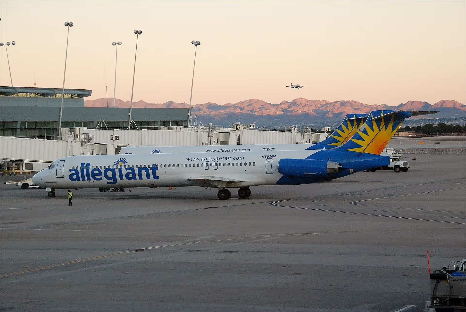 N892GA — Twin-engine aircraft