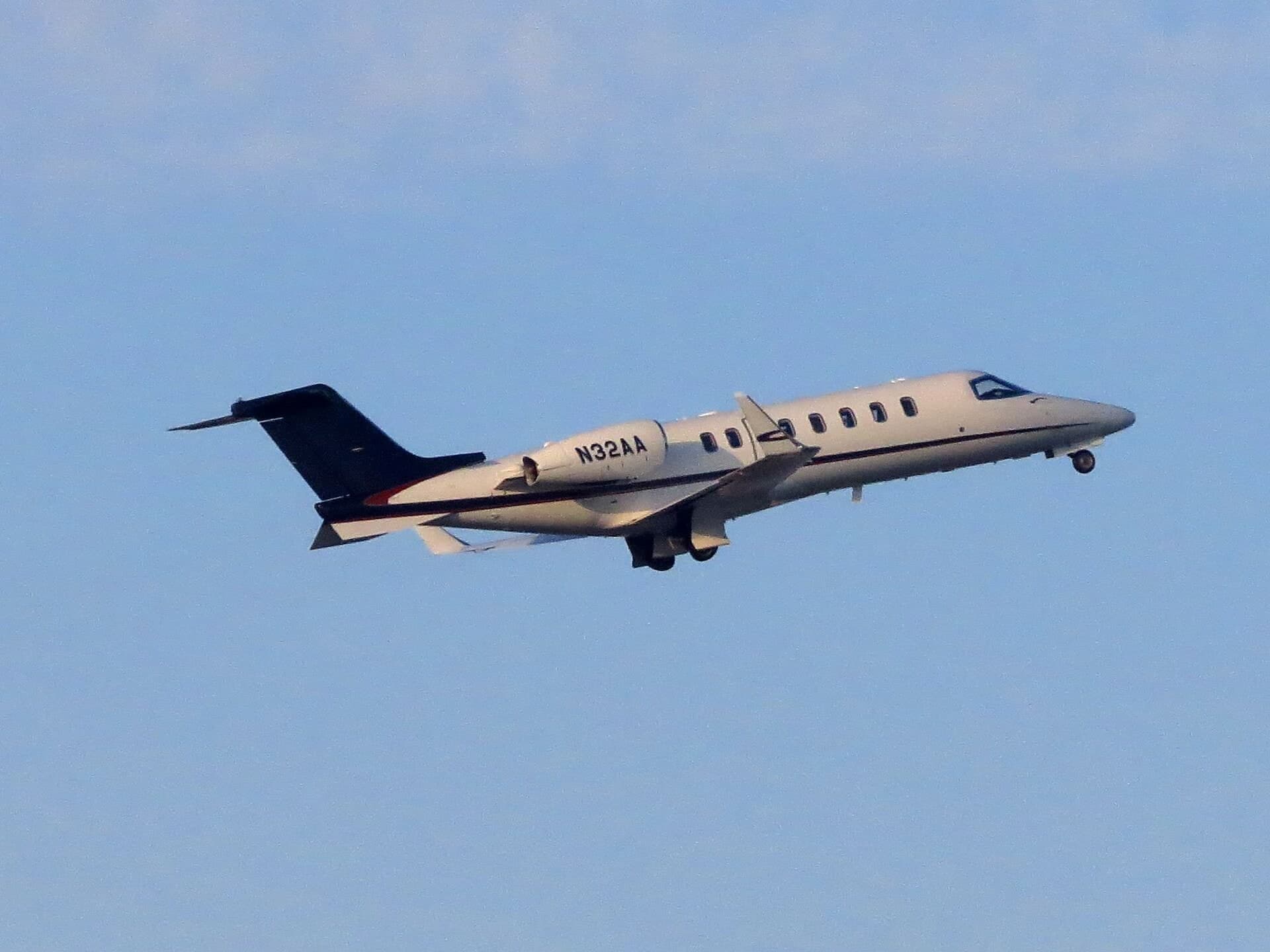 N32AA — Business jet