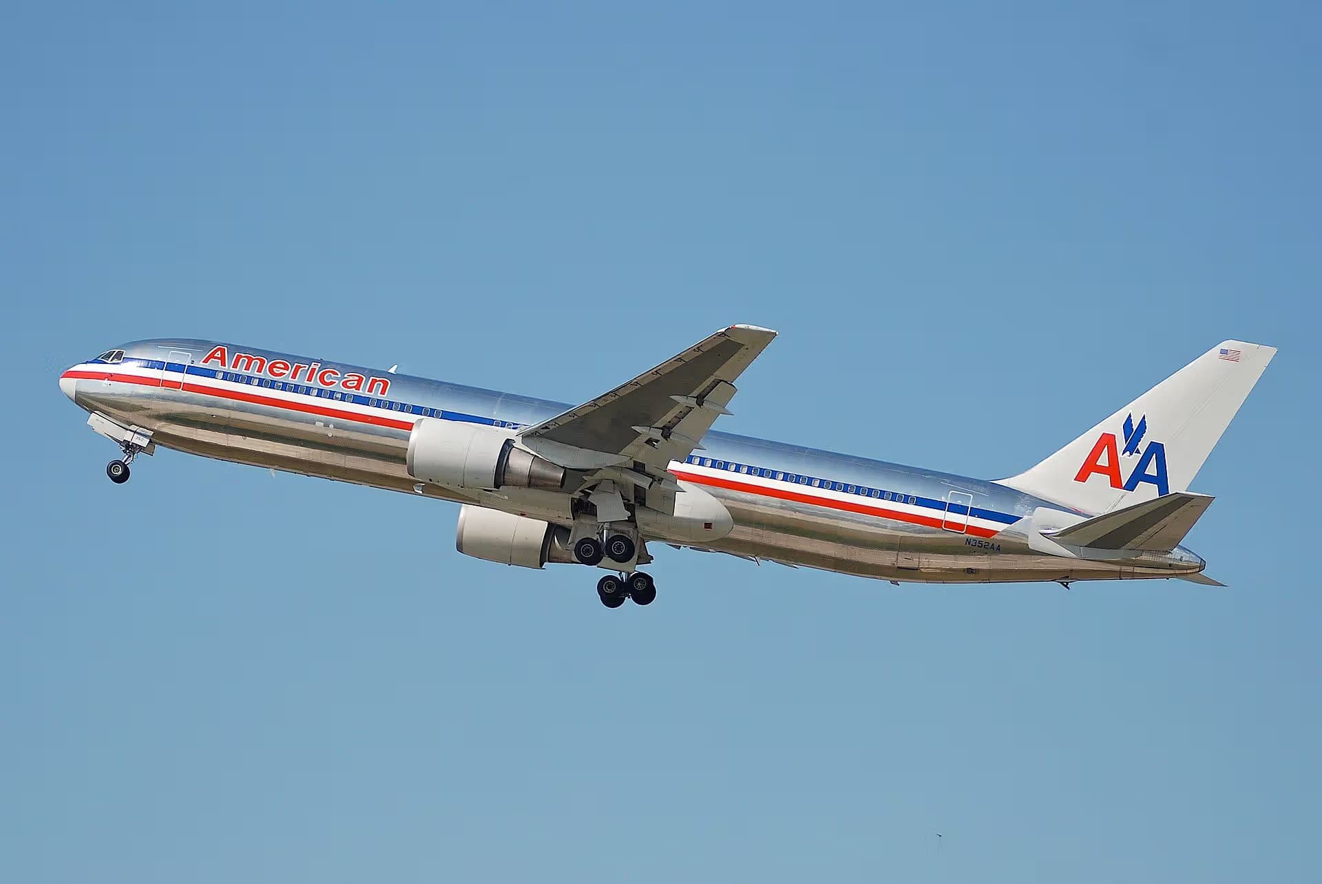 N352AA — Boeing