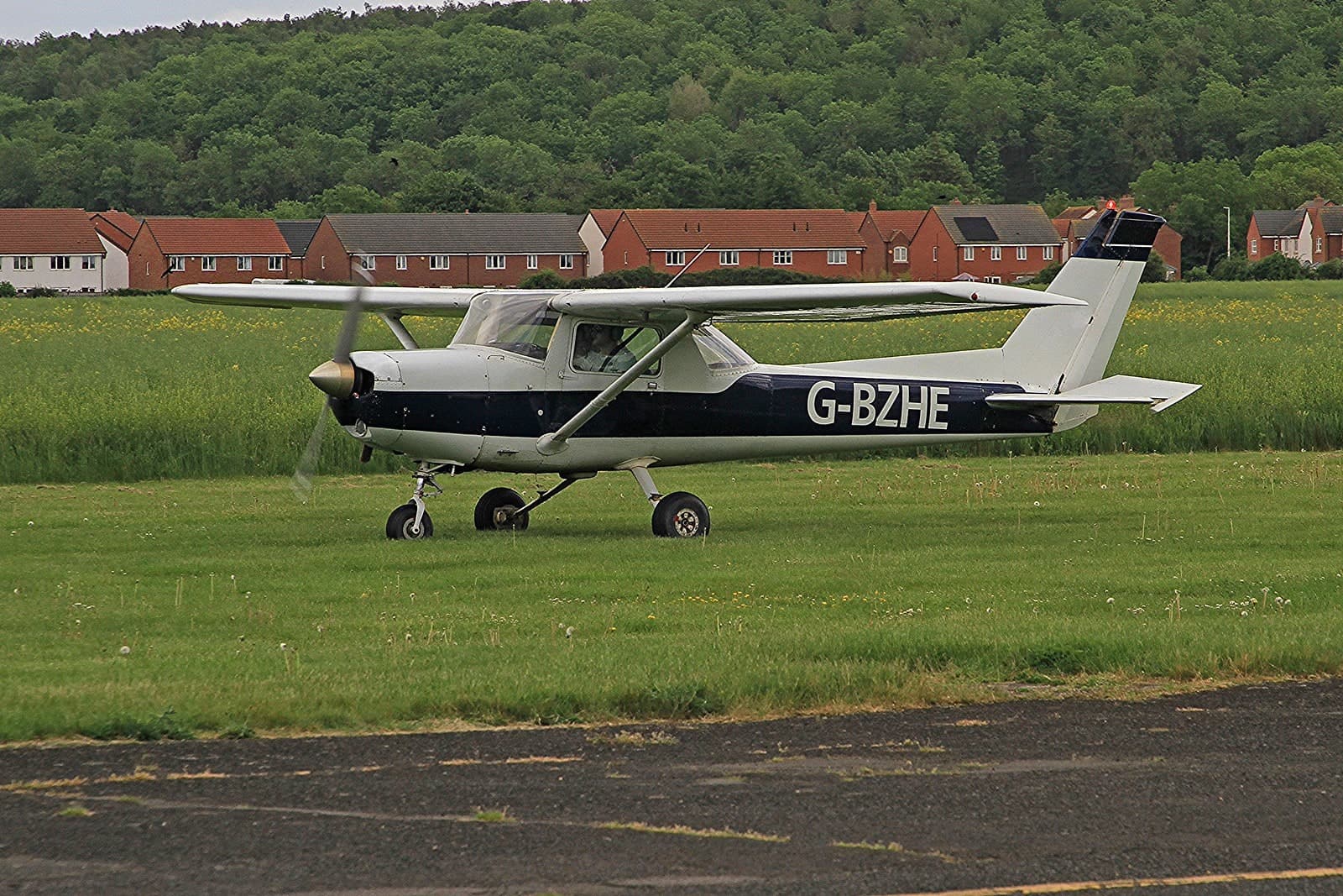 G-BZHE — Cessna