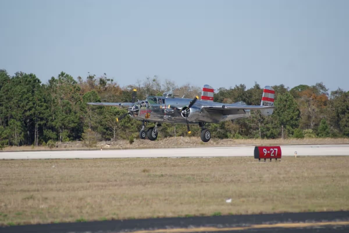 Unidentified — Twin-engine aircraft