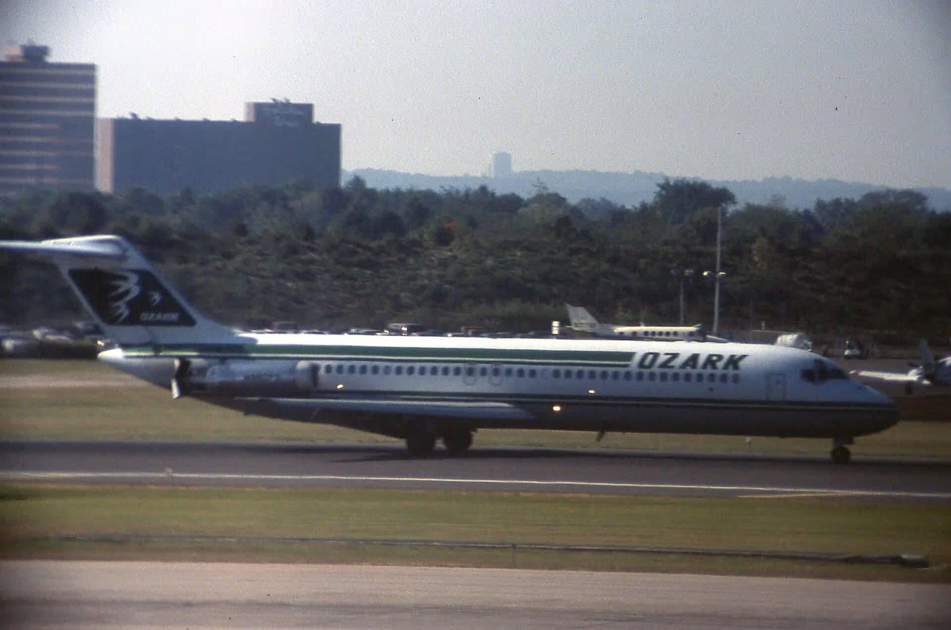 N982PS — Twin-engine aircraft