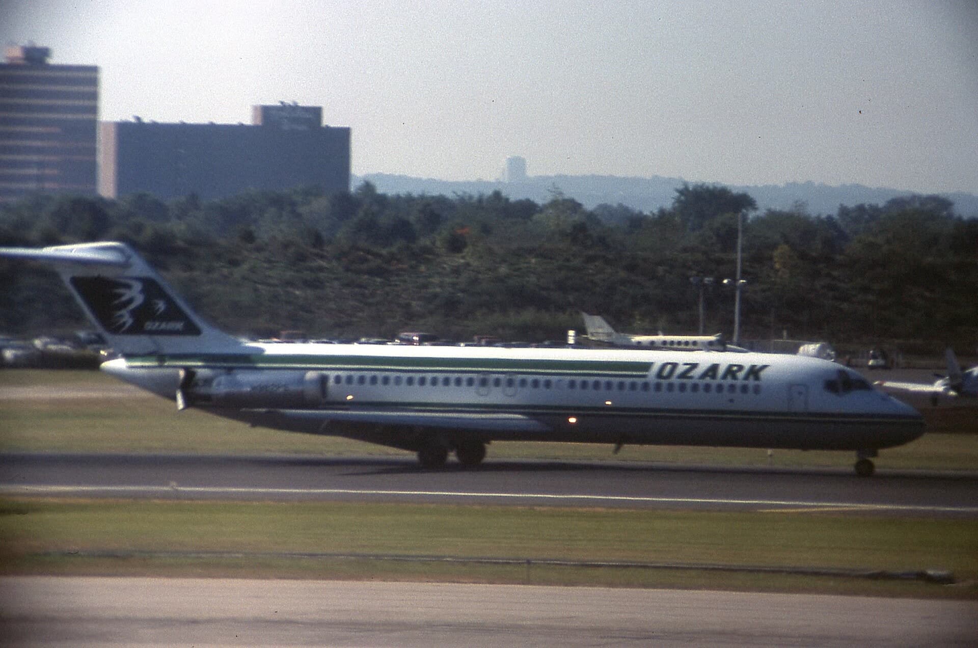 N982PS — Twin-engine aircraft