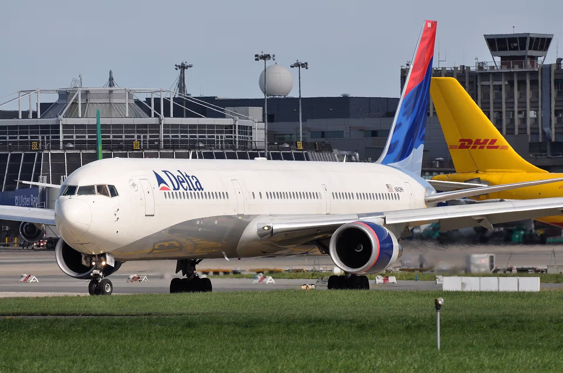 N842MH — Twin-engine aircraft