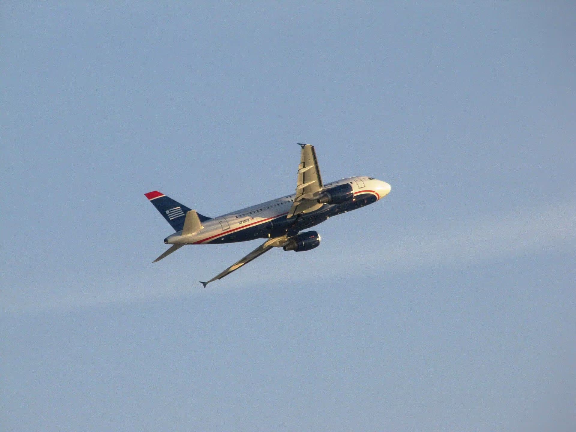 N723UW — Twin-engine aircraft