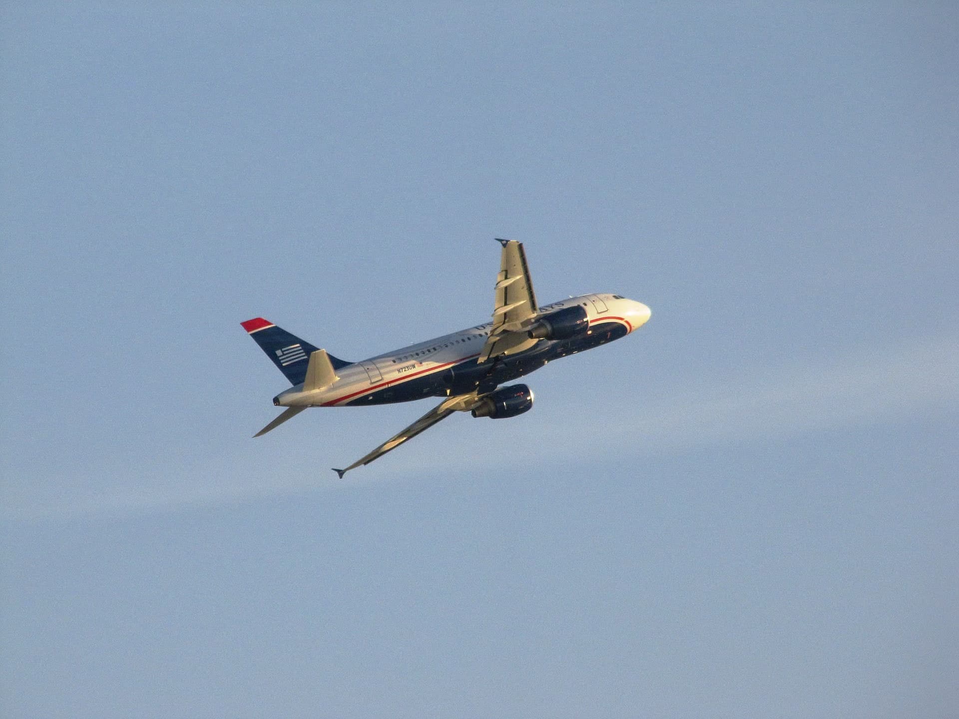 N723UW — Twin-engine aircraft