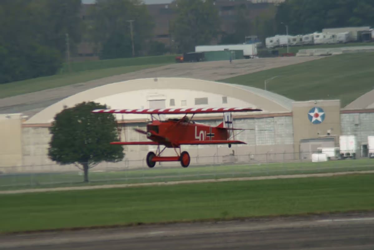 Unidentified — Single-engine aircraft