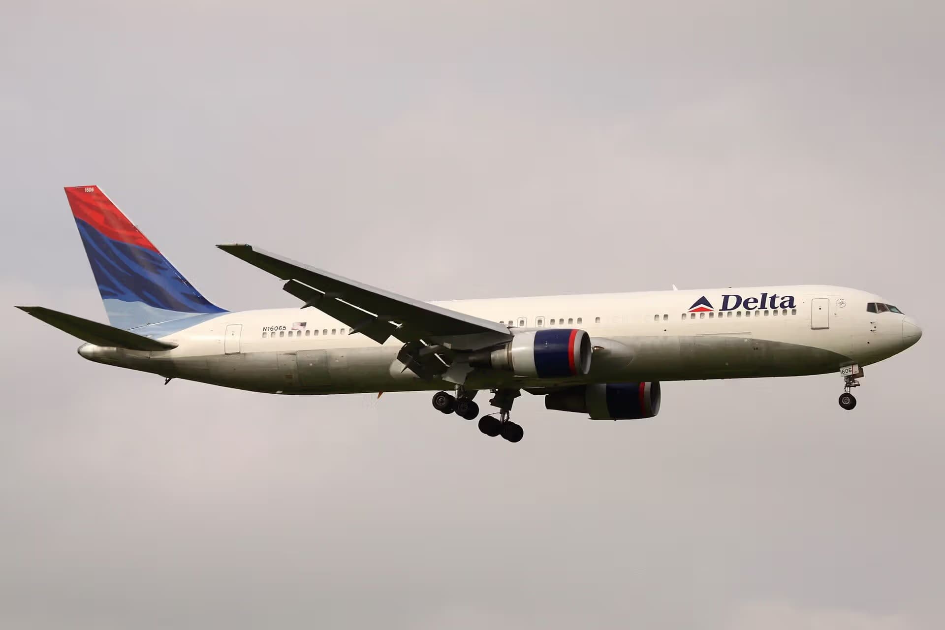 N16065 — Boeing
