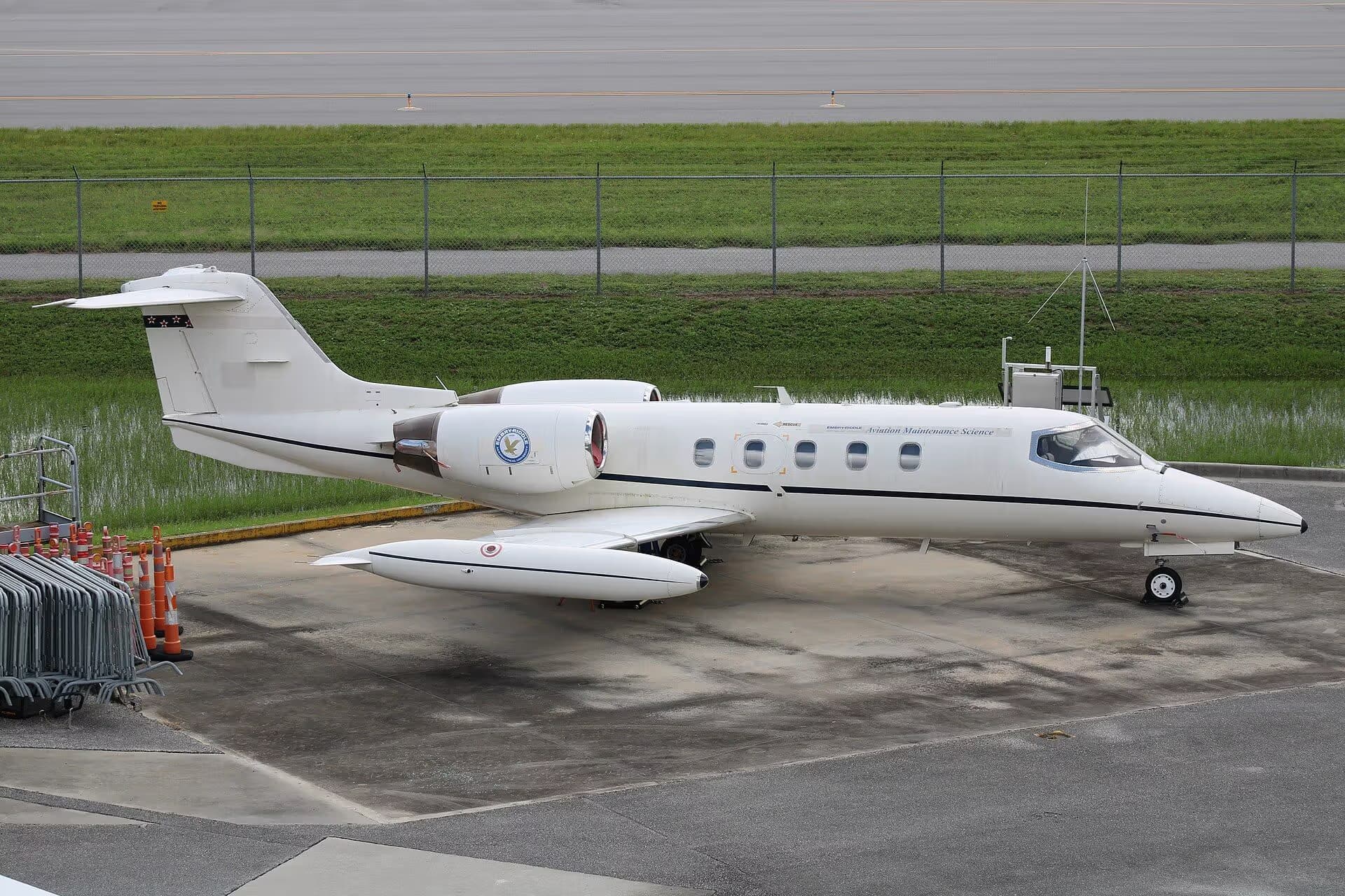 Unidentified — Business jet
