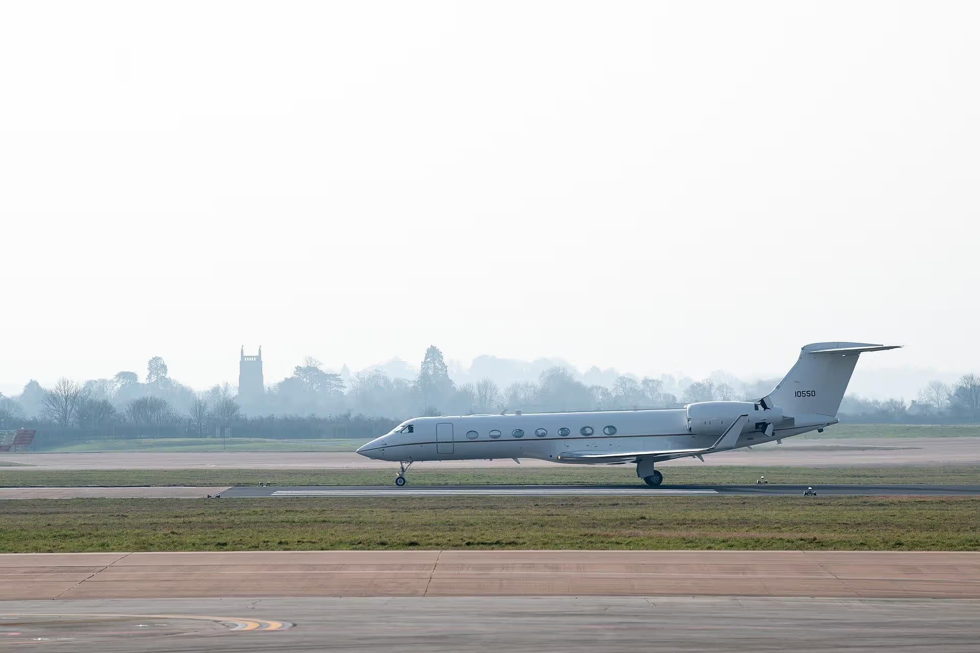Unidentified — Business jet