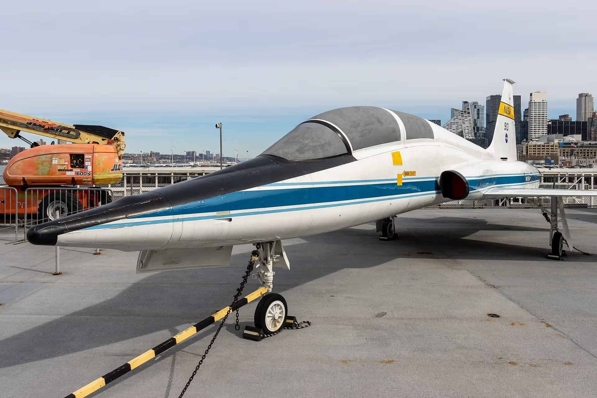 Unidentified — Business jet