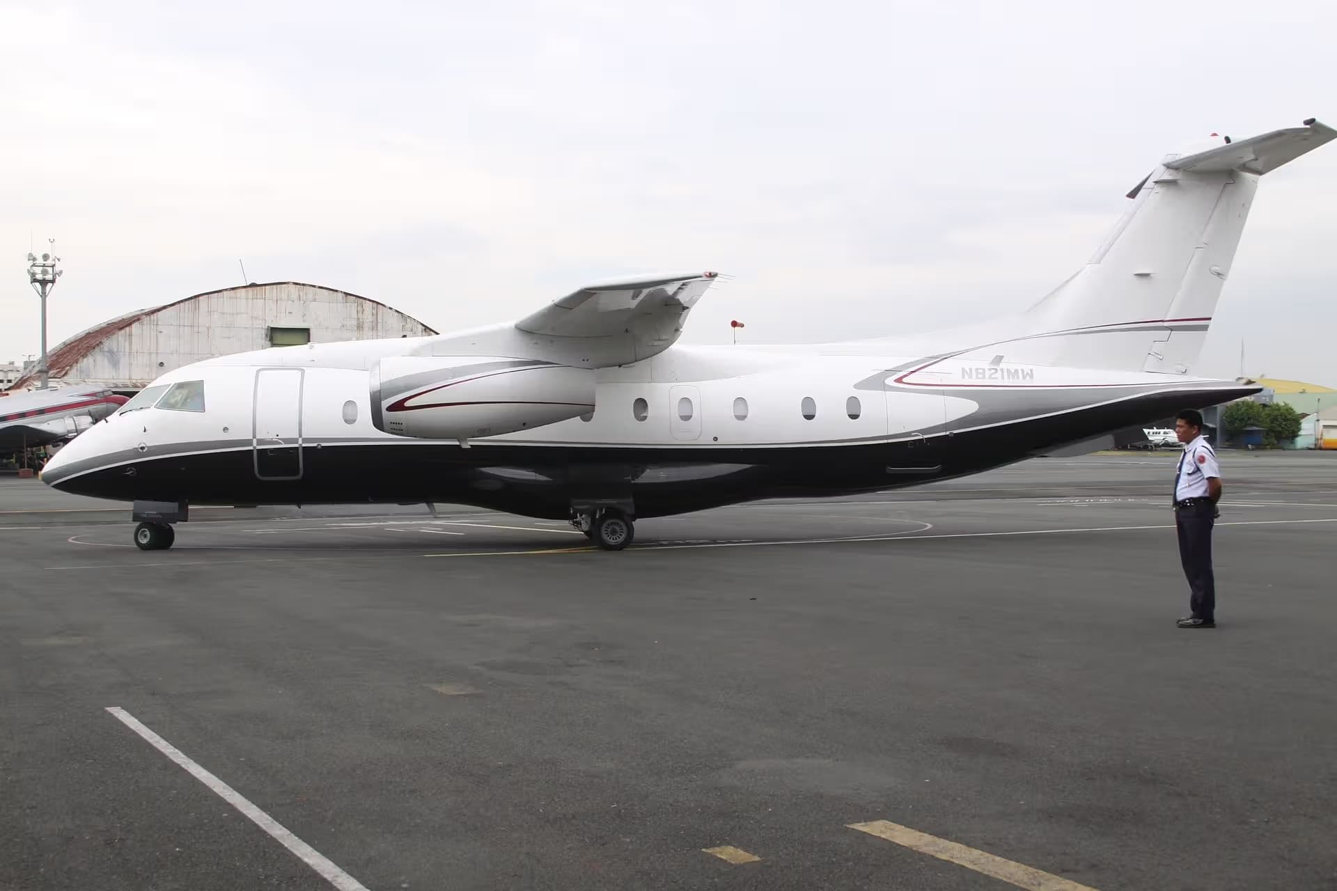 N821MW — Business jet
