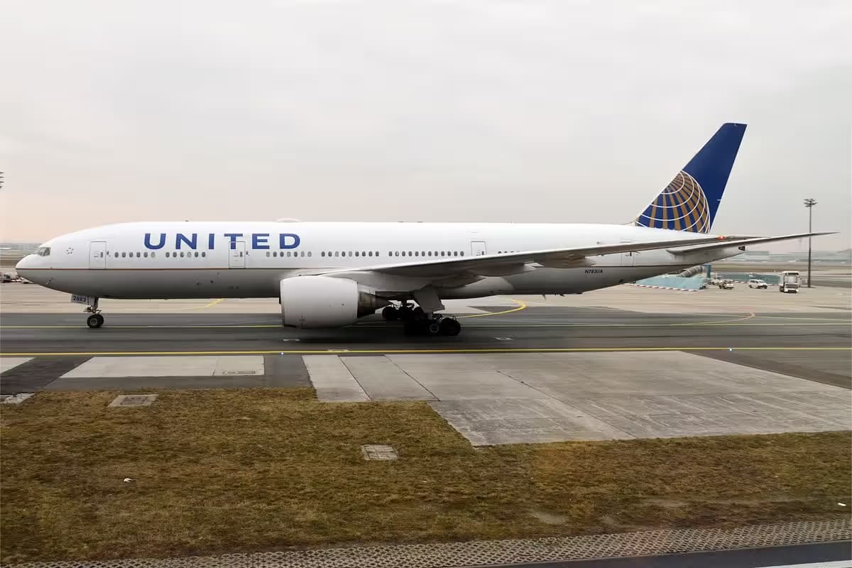N783UA — Twin-engine aircraft