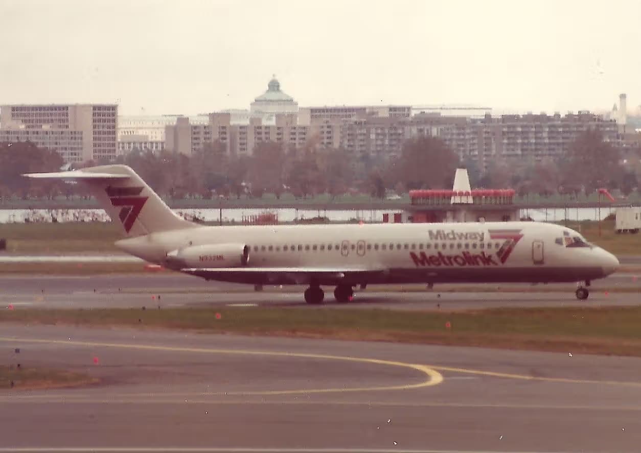 N932ML — Twin-engine aircraft