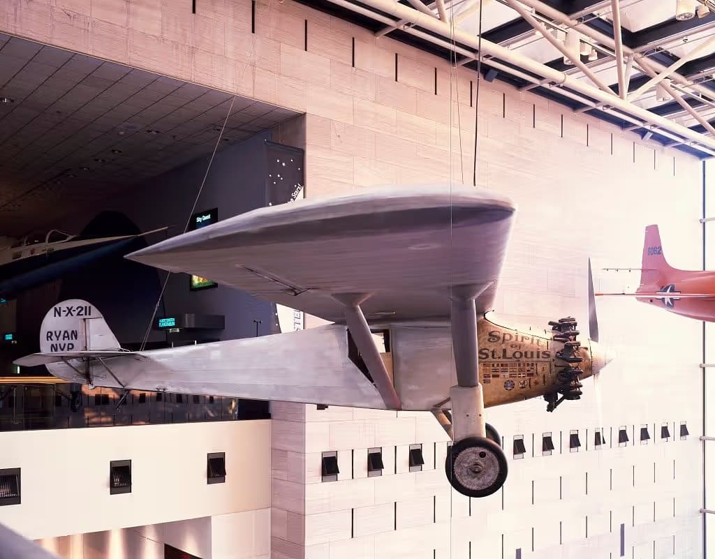 Unidentified — Single-engine aircraft