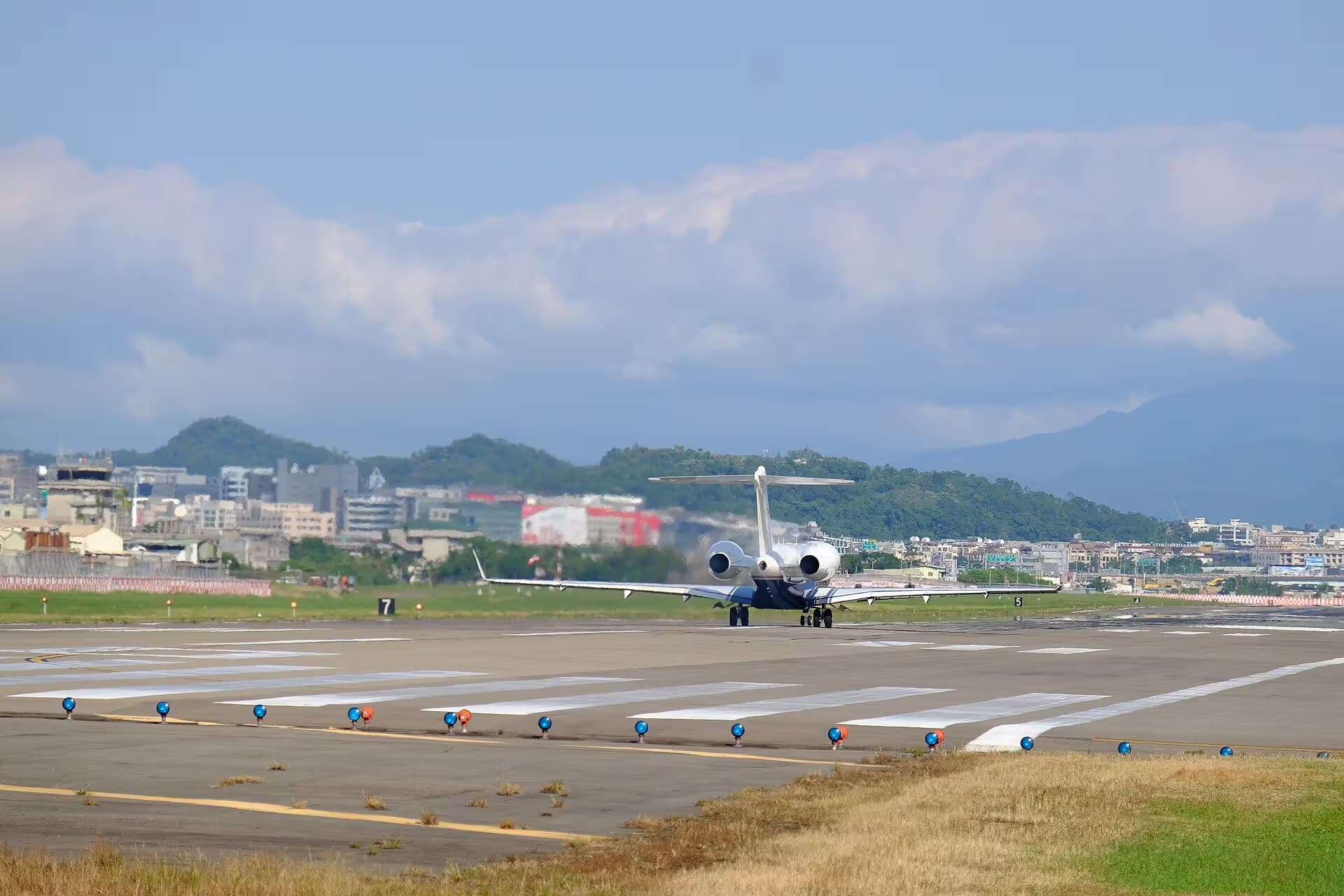 N717MK — Business jet