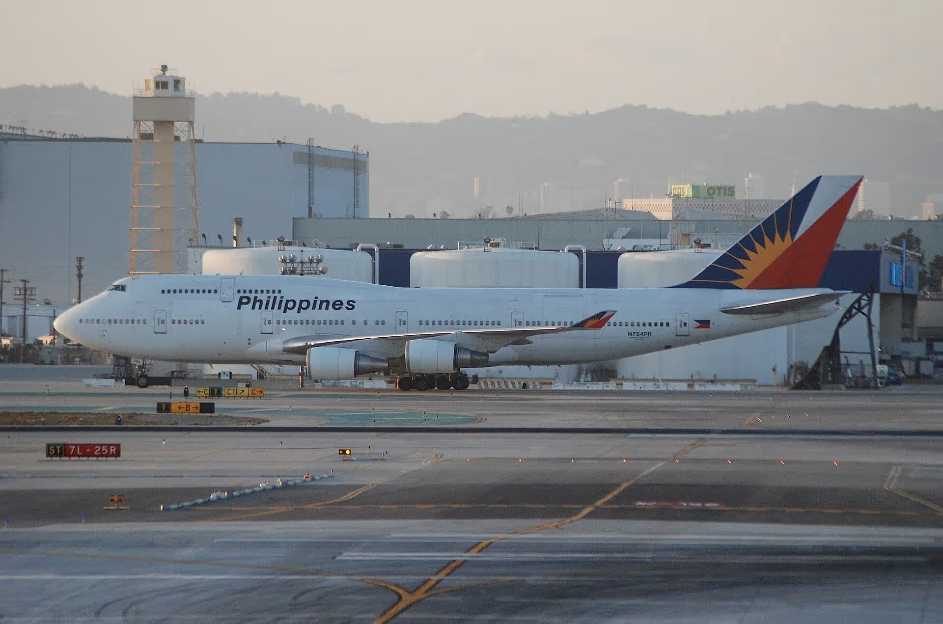 N754PR — Boeing at Los Angeles International Airport