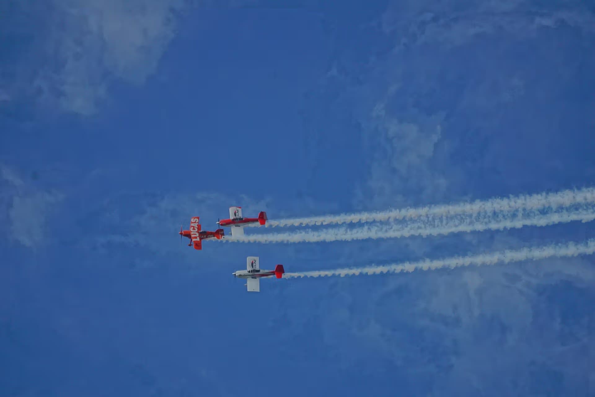 Unidentified — Single-engine aircraft