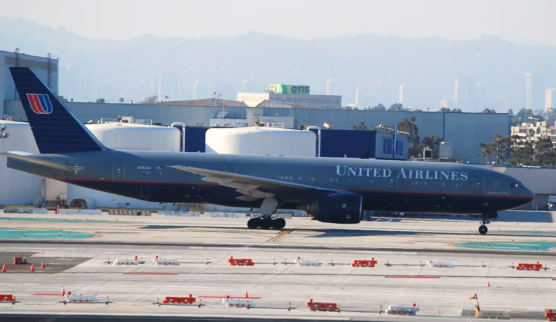 N782UA — Boeing