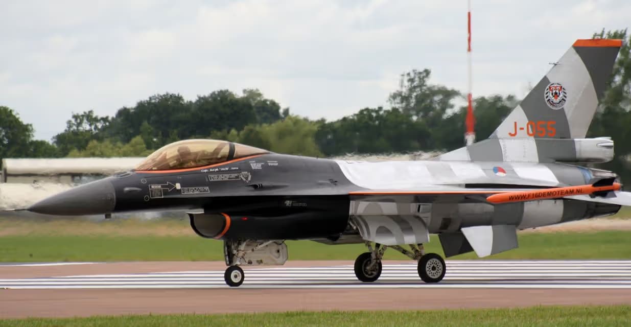 Unidentified — Single-engine aircraft