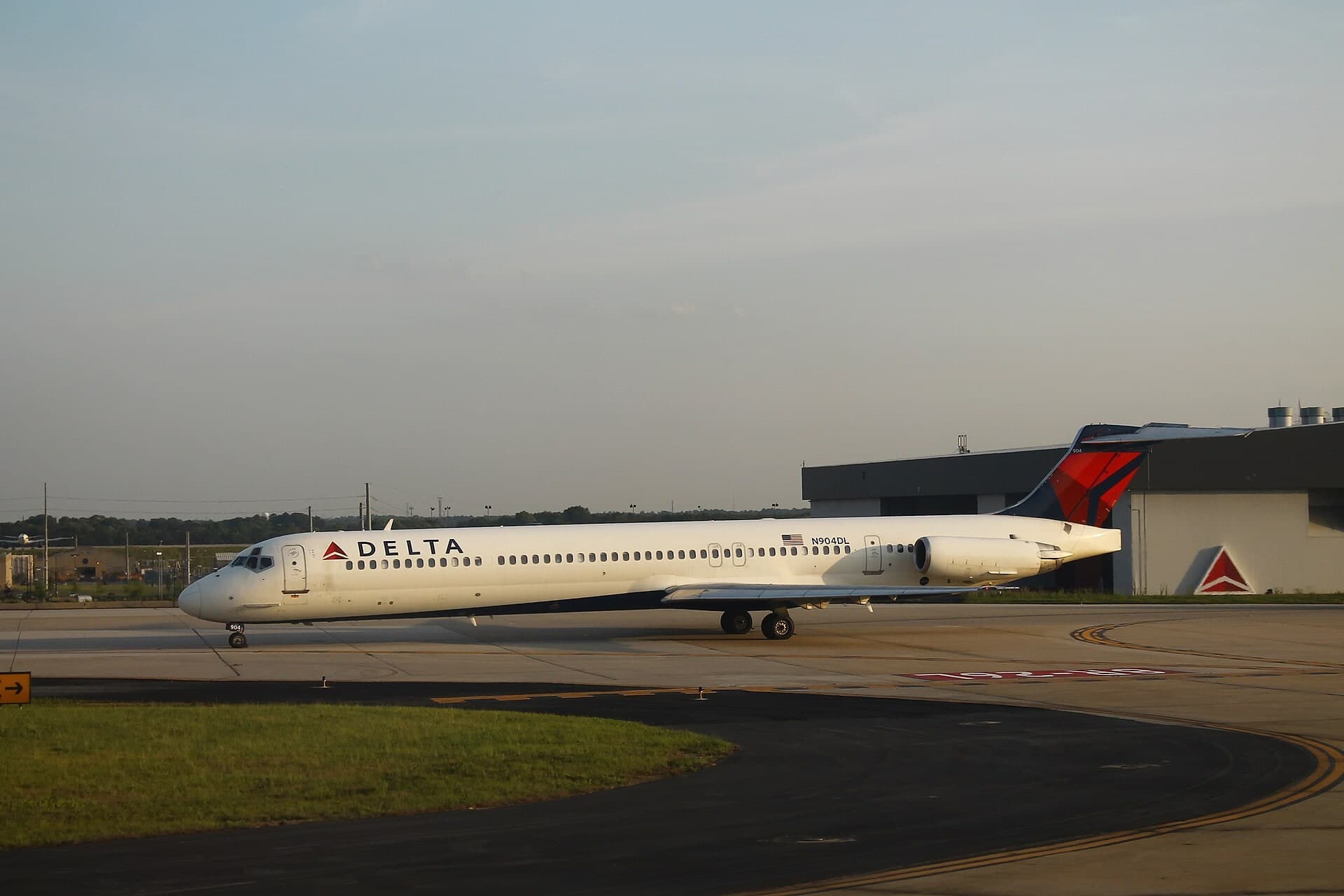 N904DL — Douglas