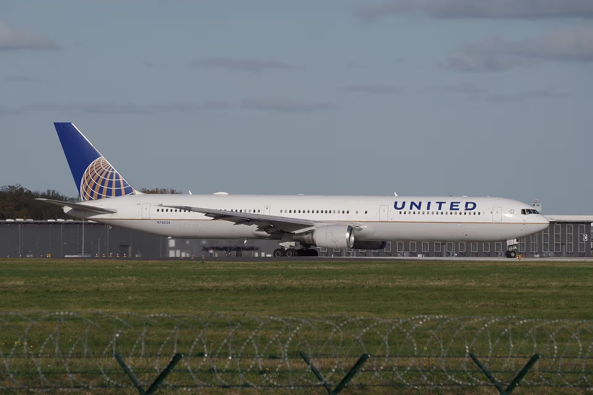 N76054 — Boeing