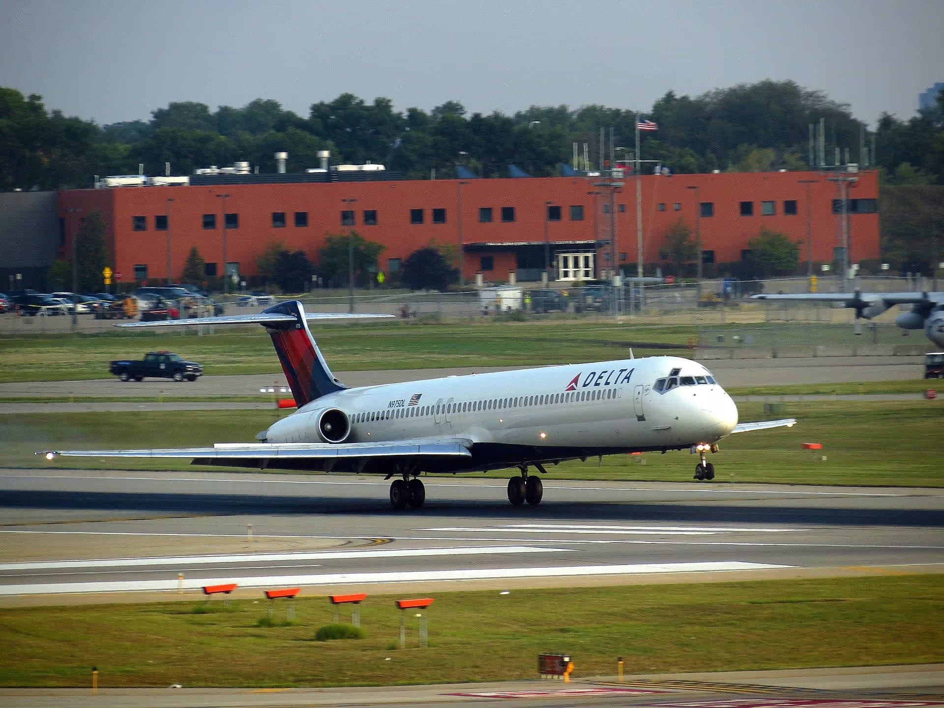 N975DL — Aircraft