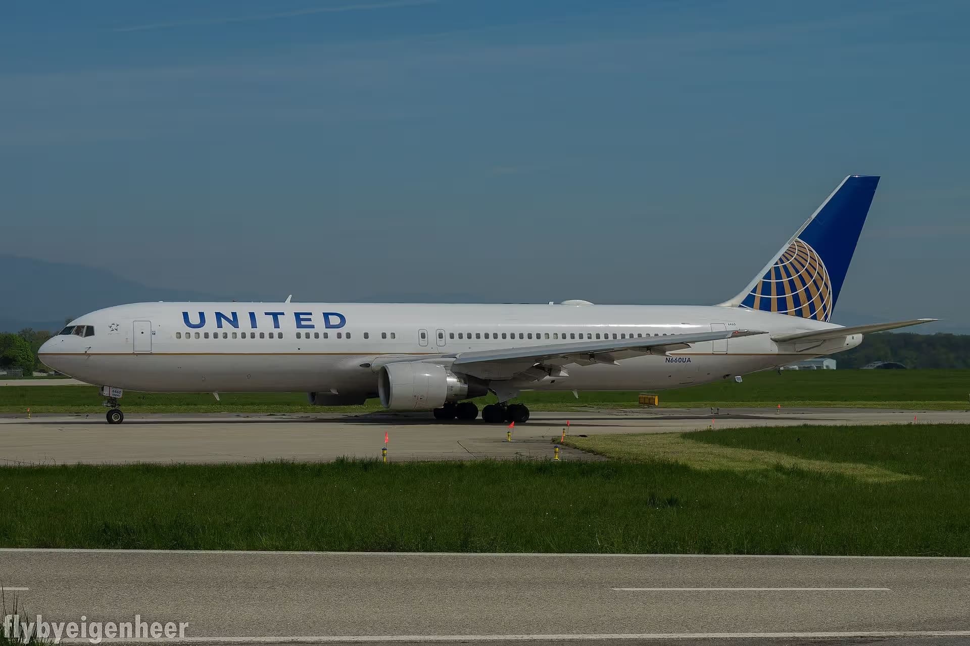 N660UA — Boeing