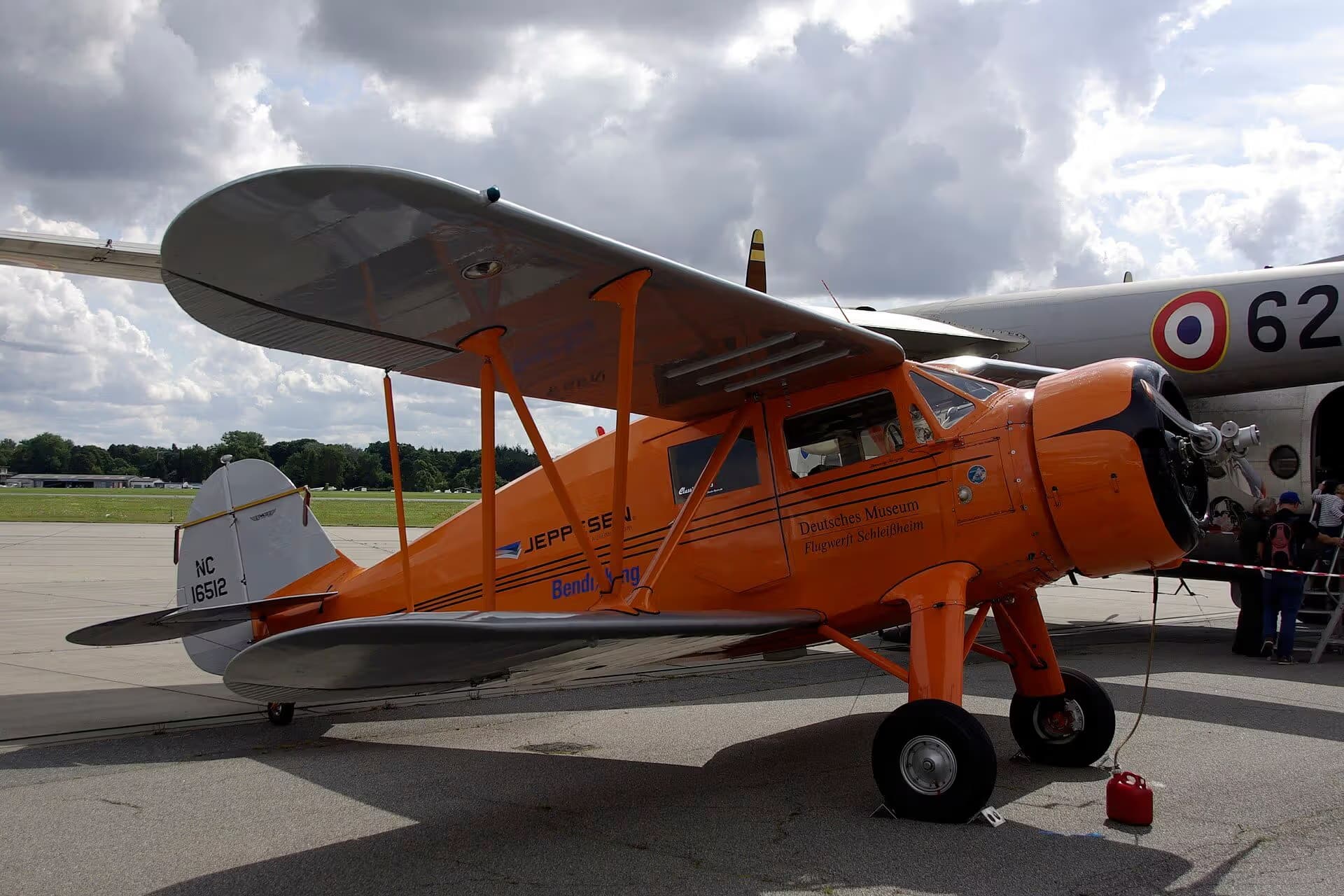 Unidentified — Single-engine aircraft