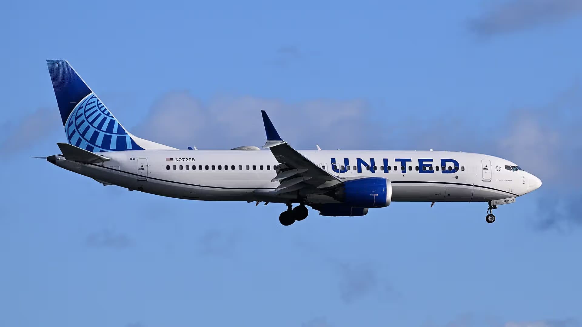N27269 — Twin-engine aircraft