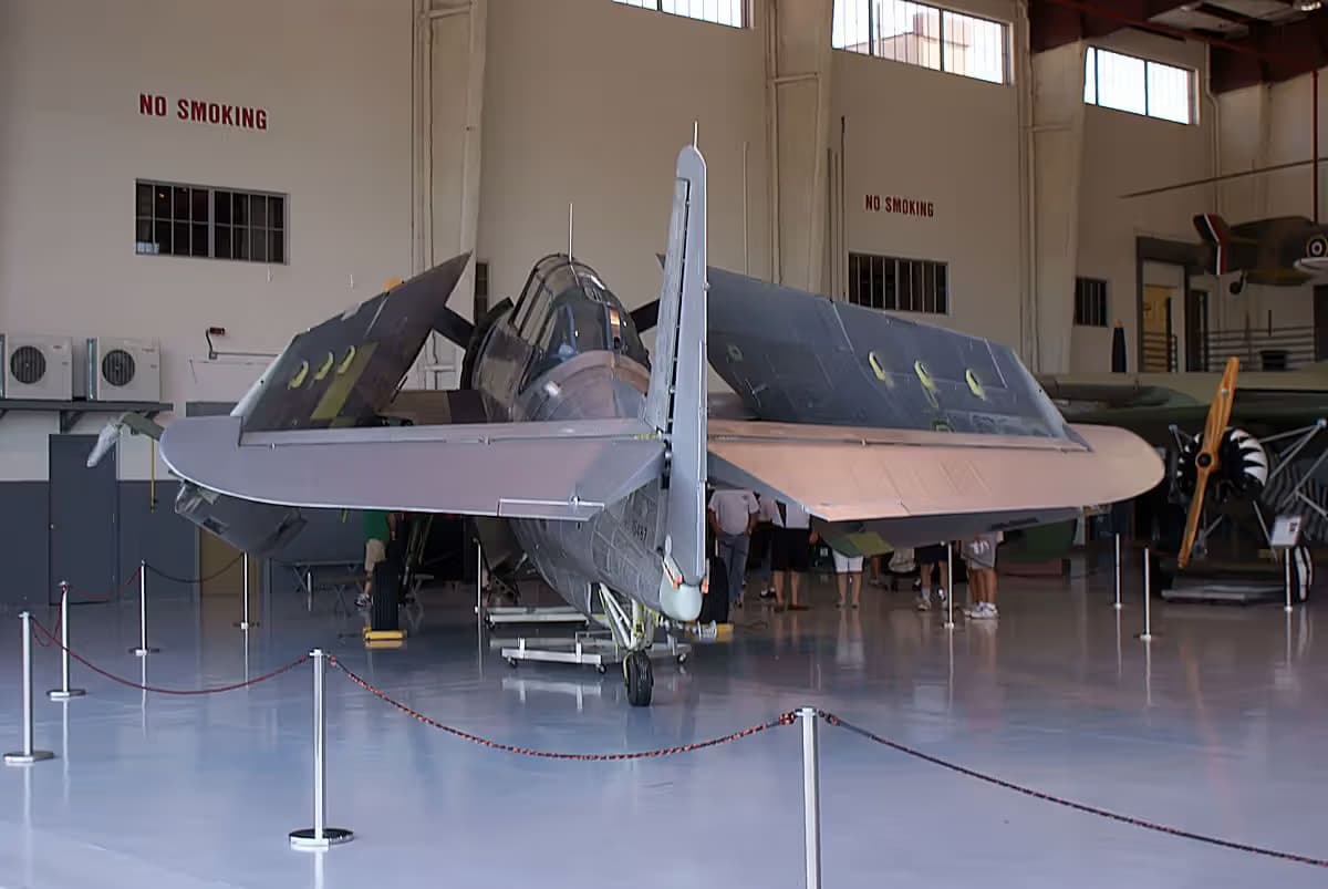 Unidentified — Single-engine aircraft