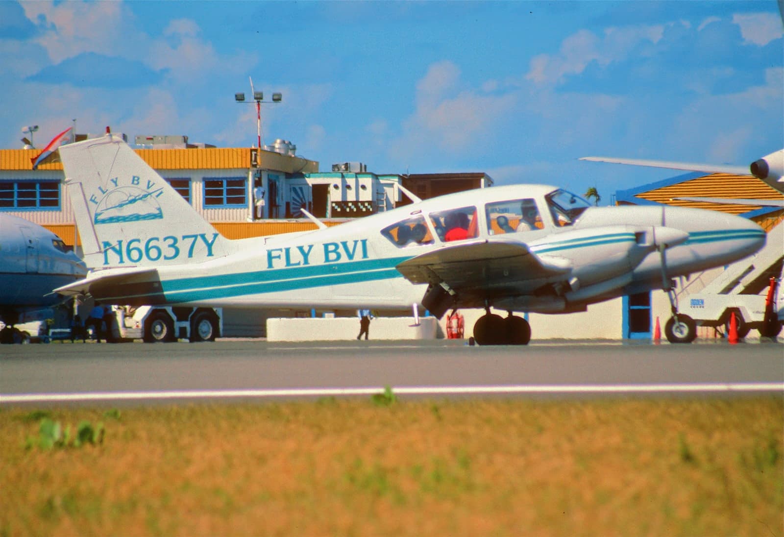 N6637Y — Twin-engine aircraft