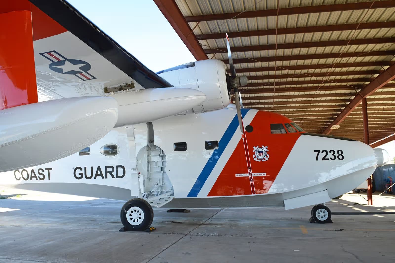 N216HU — Twin-engine aircraft