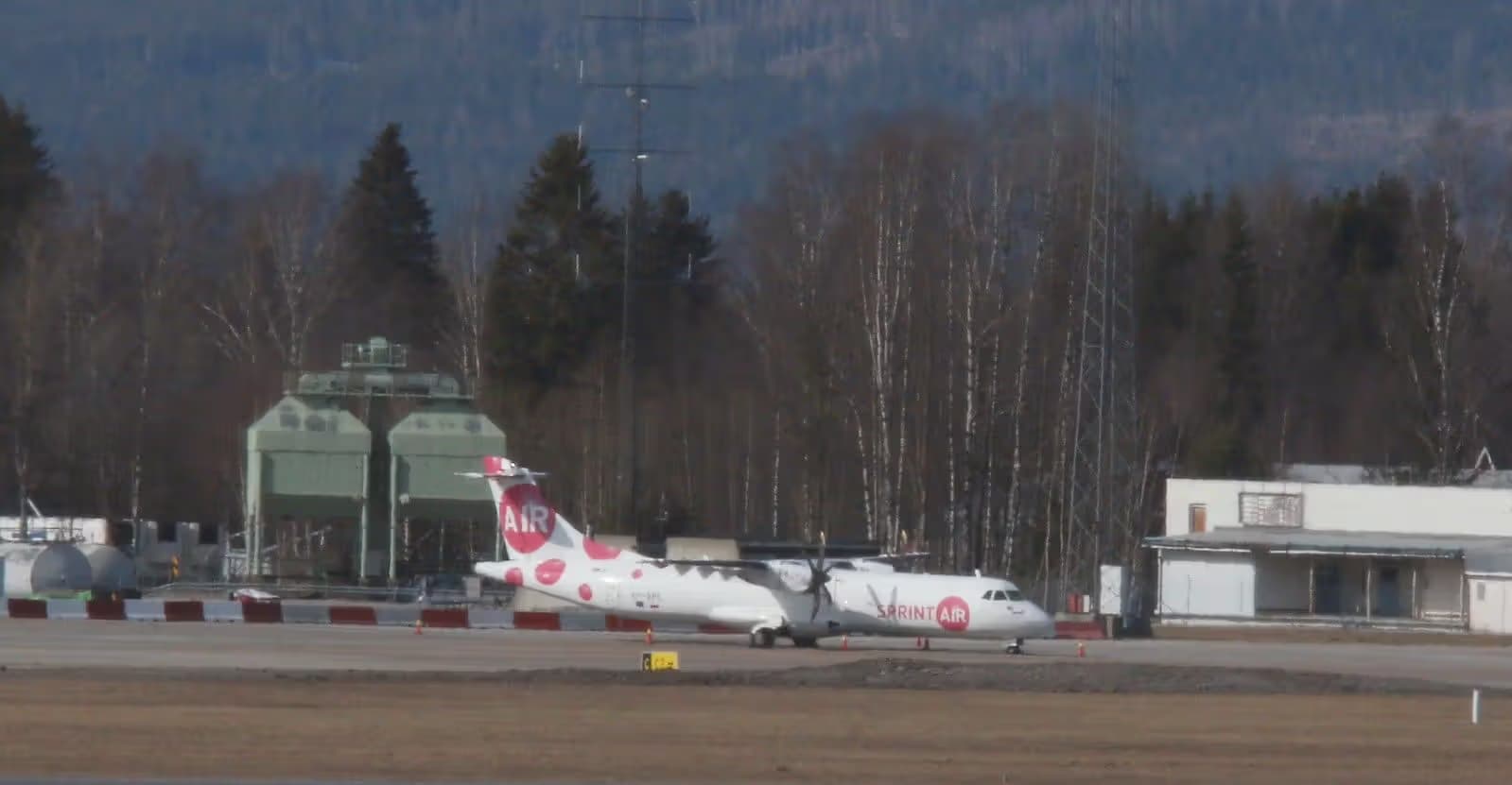 SP-SPL — Twin-engine aircraft