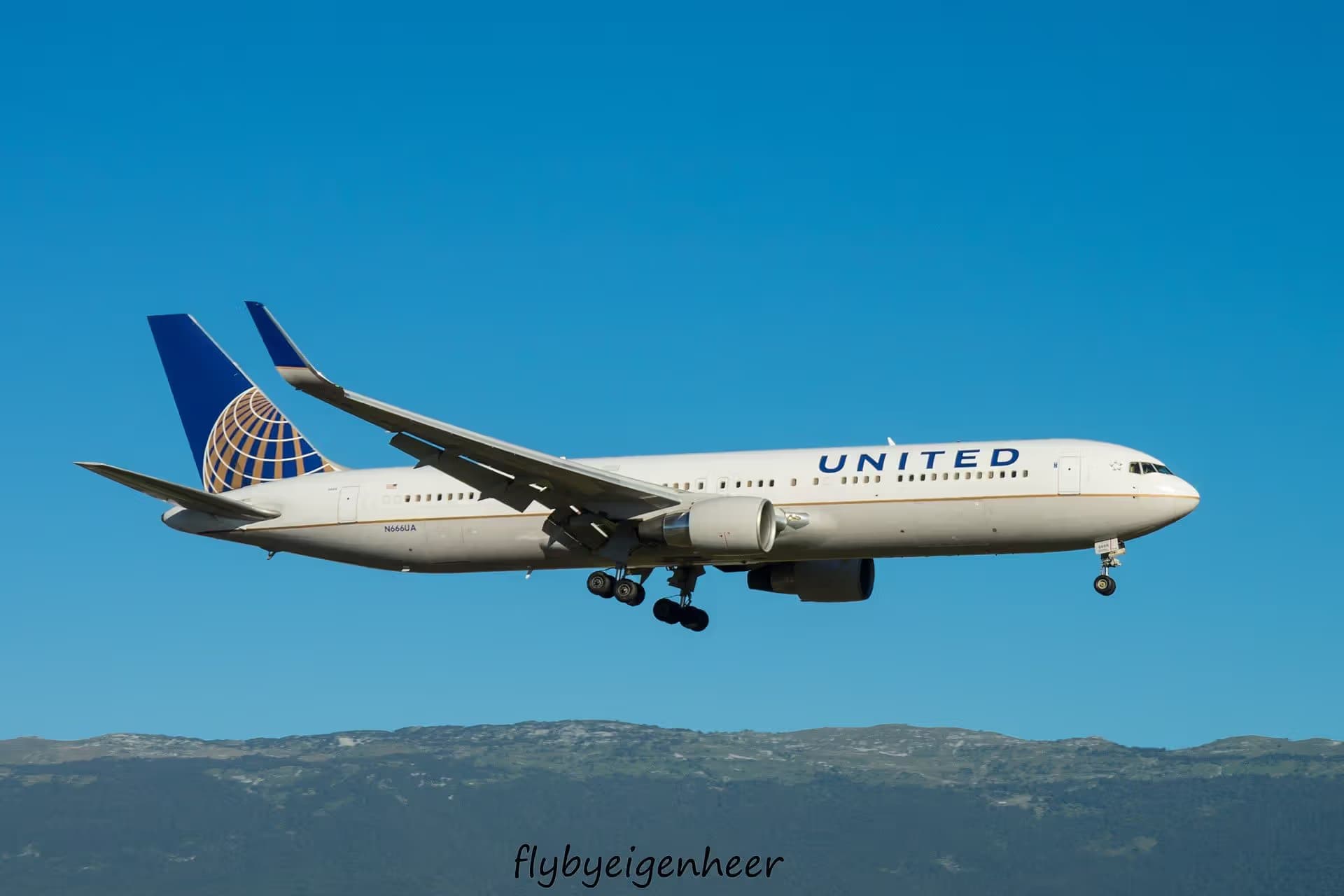 N666UA — Boeing