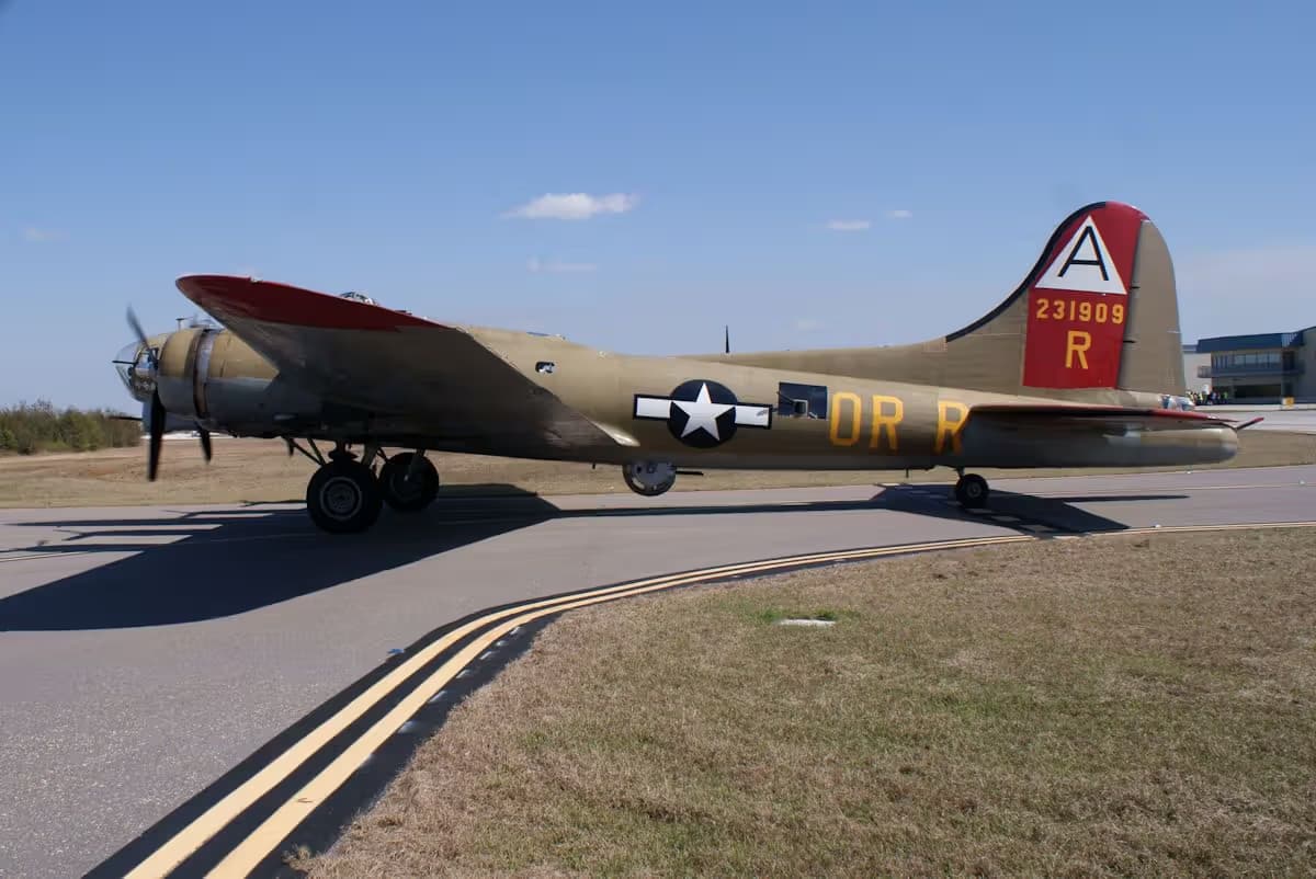 Unidentified — Twin-engine aircraft