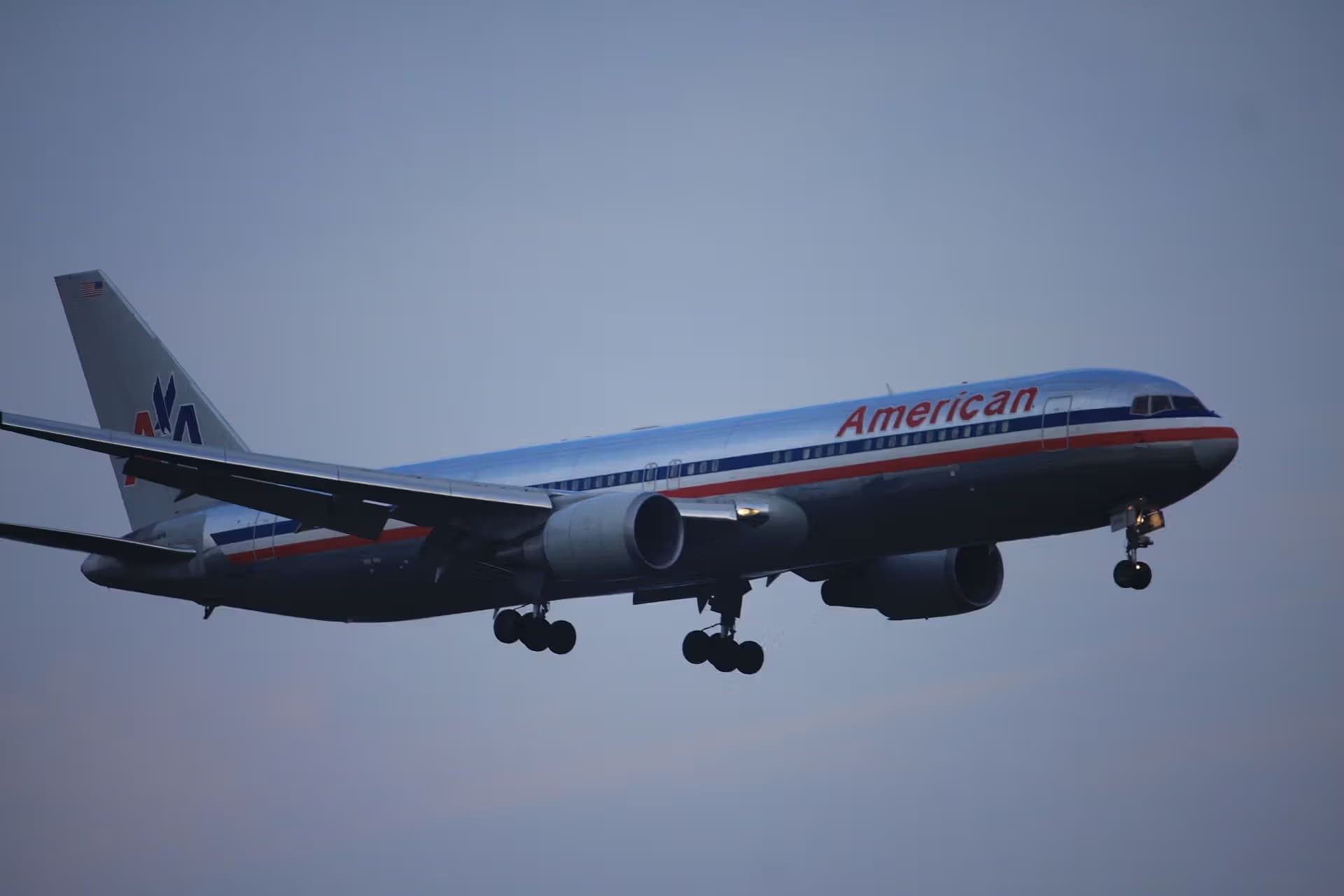 N389AA — Boeing