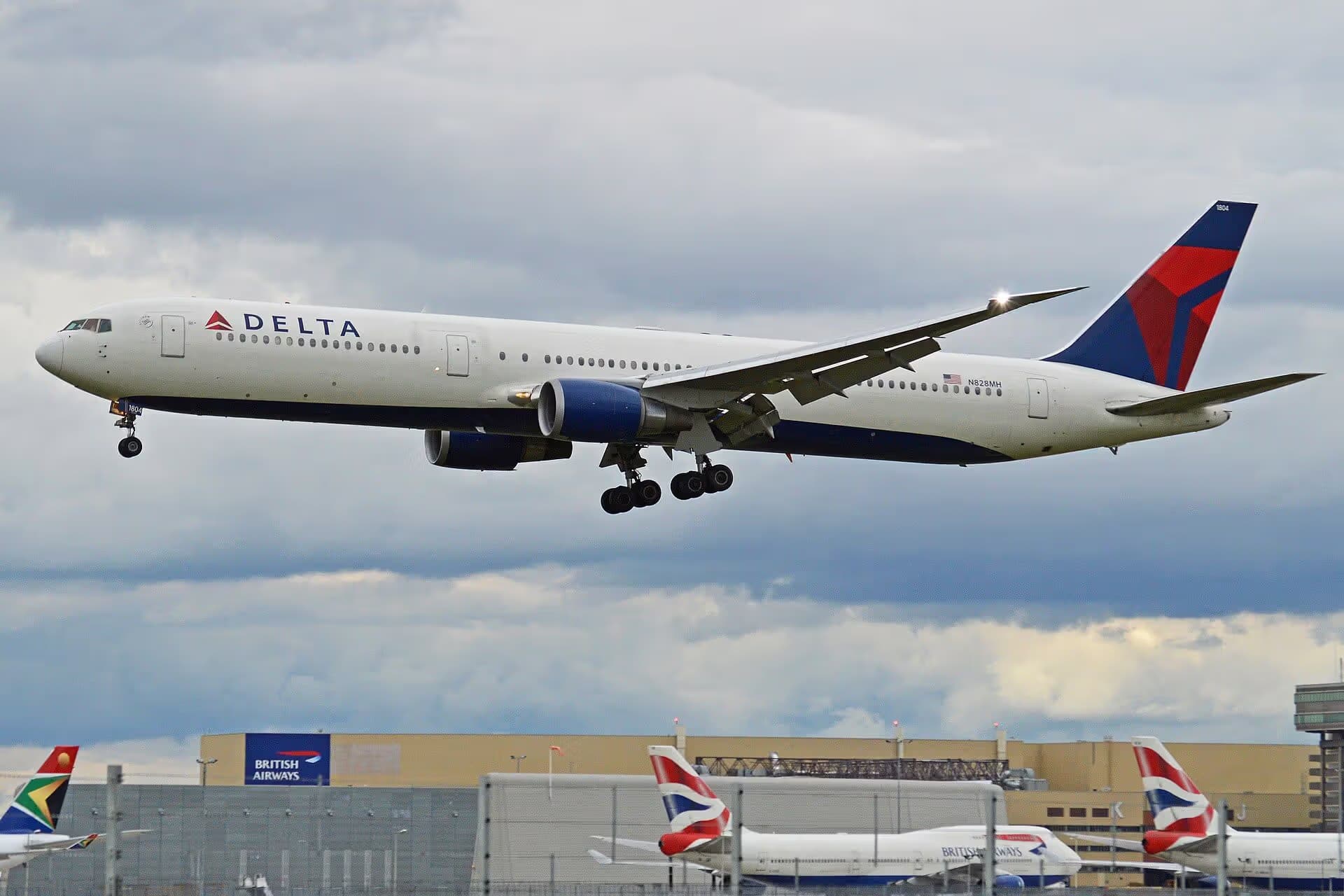 N828MH — Twin-engine aircraft