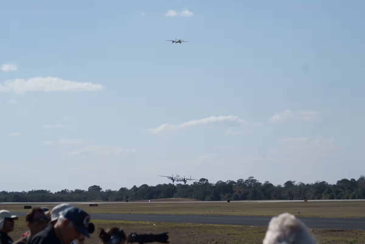 Unidentified — Twin-engine aircraft