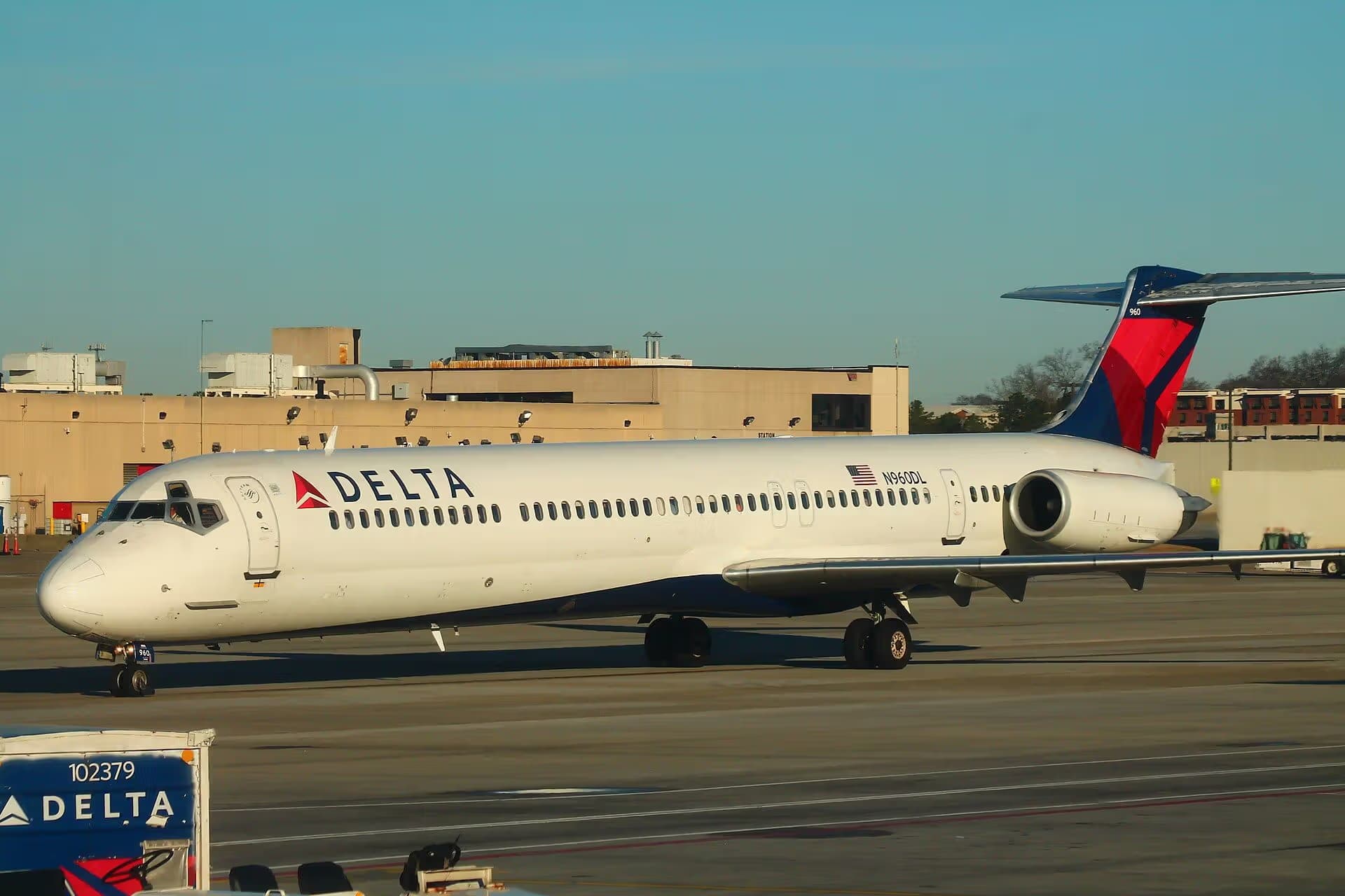 N960DL — Twin-engine aircraft