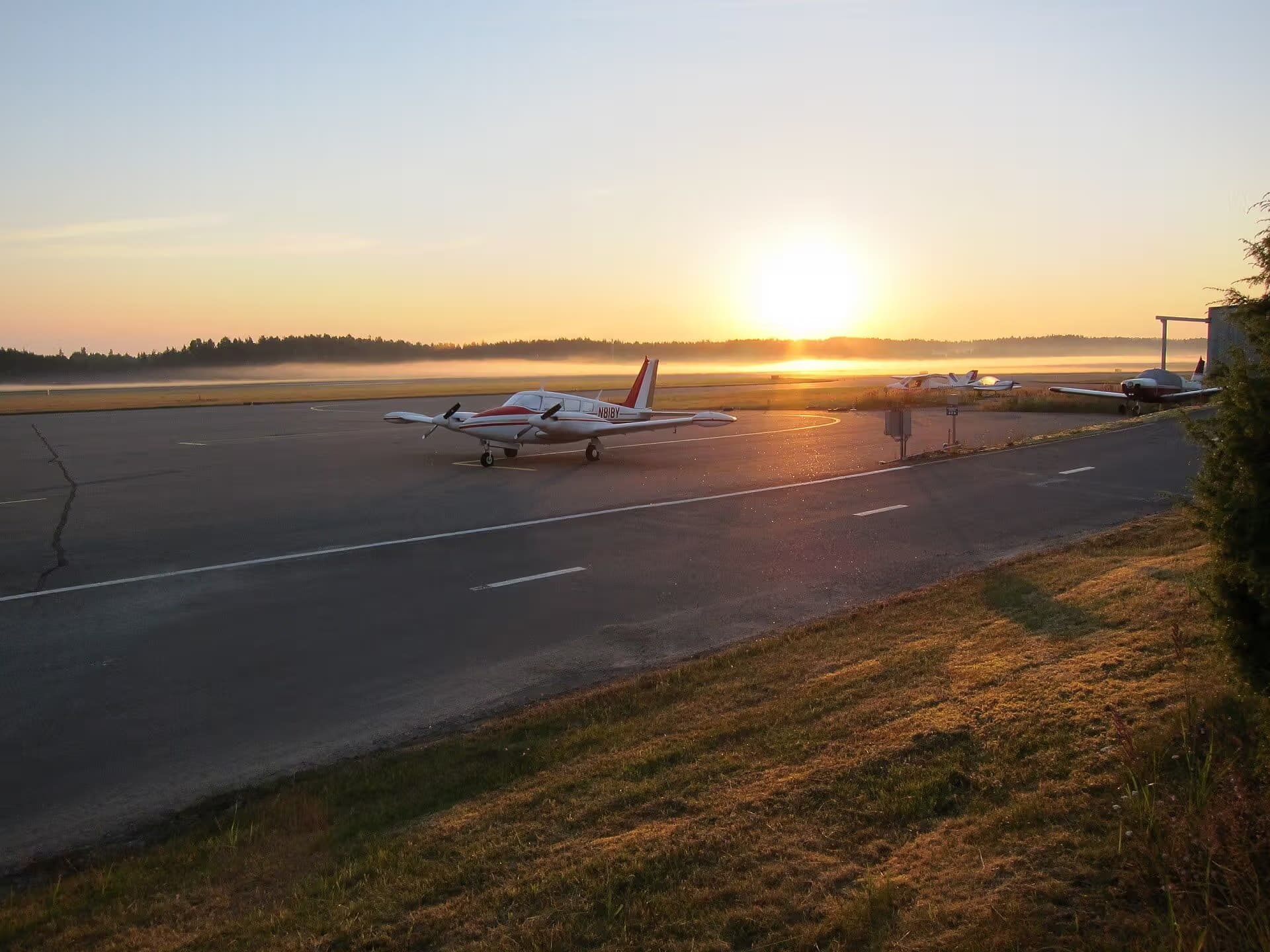 N818Y — Twin-engine aircraft