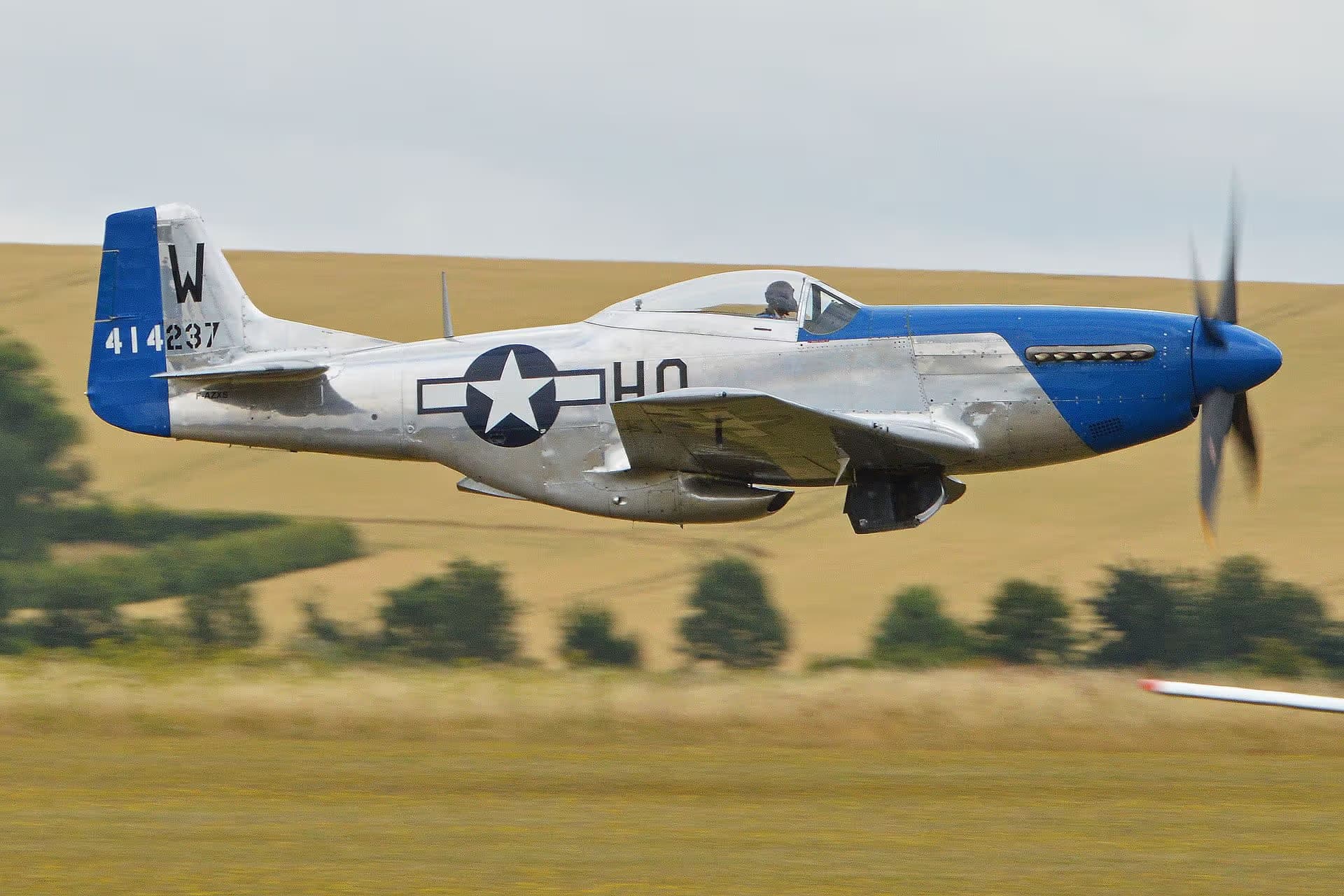 Unidentified — Single-engine aircraft