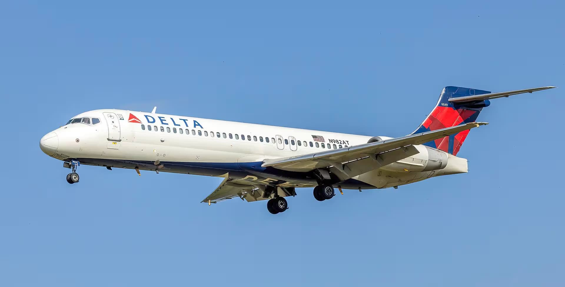 N982AT — Boeing
