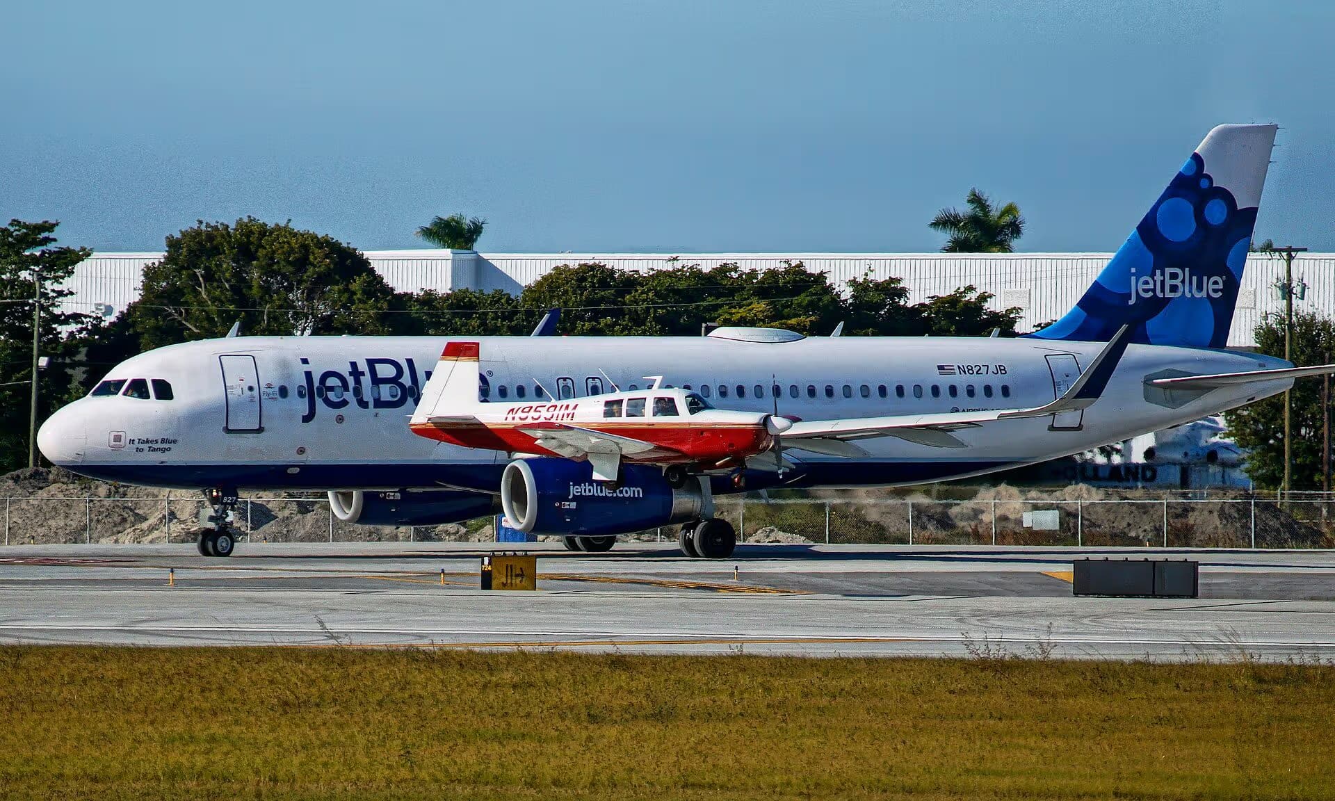 N959IM — Twin-engine aircraft